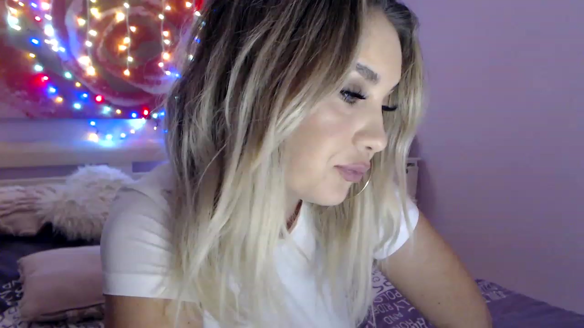 Gallery image thumbnail from New_Crinna's myfreecams stream on, 11/23/2022, 10:36 image 10 of 20