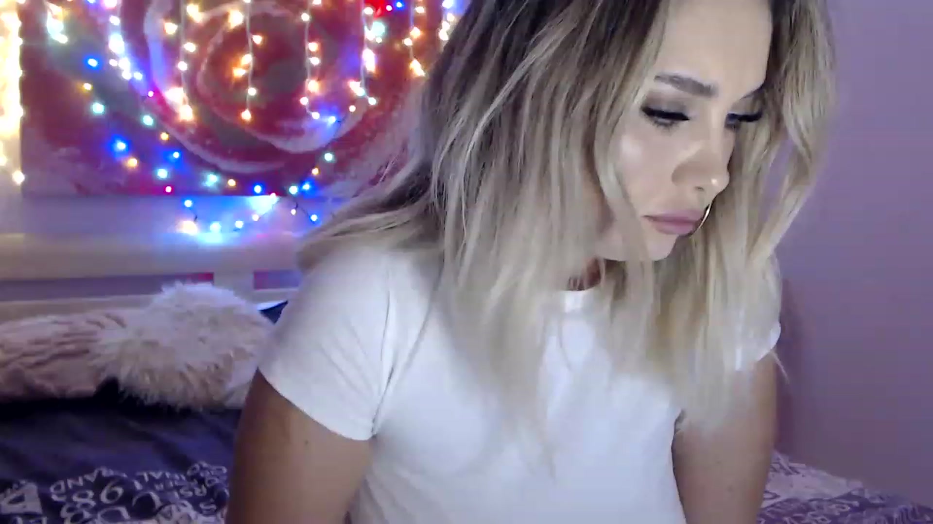 Gallery image thumbnail from New_Crinna's myfreecams stream on, 11/23/2022, 12:04 image 16 of 20