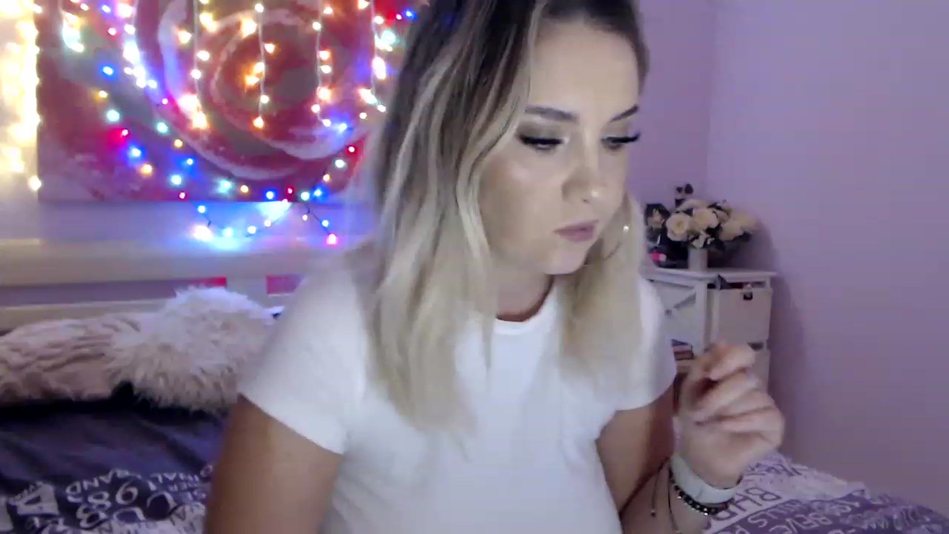 Gallery image thumbnail from New_Crinna's myfreecams stream on, 11/23/2022, 12:04 image 19 of 20