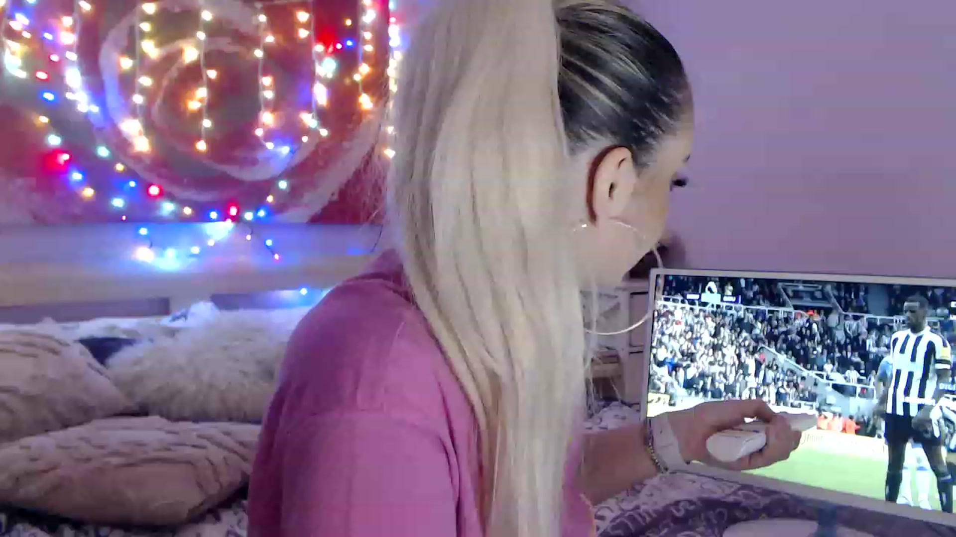 Gallery image thumbnail from New_Crinna's myfreecams stream on, 11/25/2022, 11:07 image 6 of 20