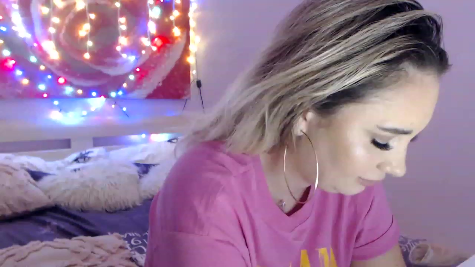Gallery image thumbnail from New_Crinna's myfreecams stream on, 11/25/2022, 13:18 image 6 of 20