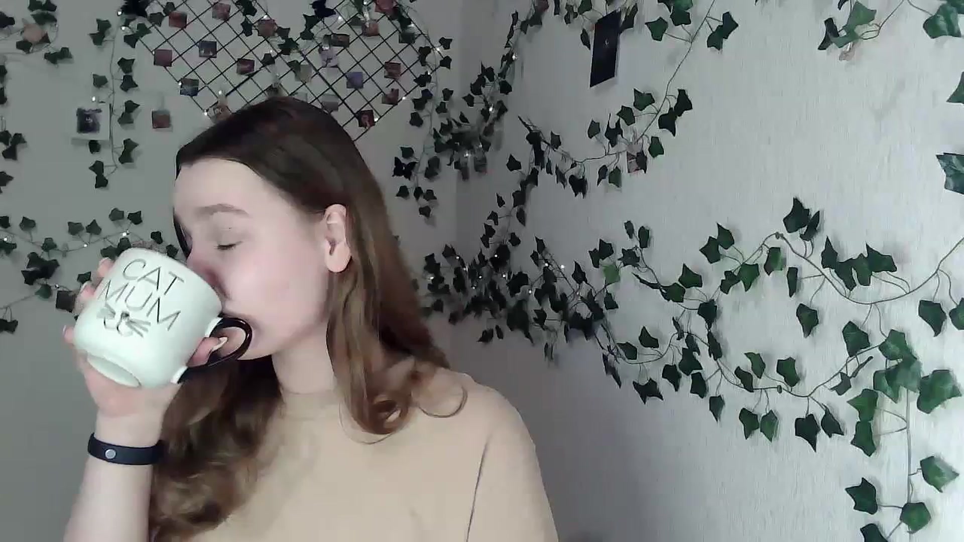 Gallery image thumbnail from New_Lina's myfreecams stream on, 12/03/2023, 21:02 image 20 of 20