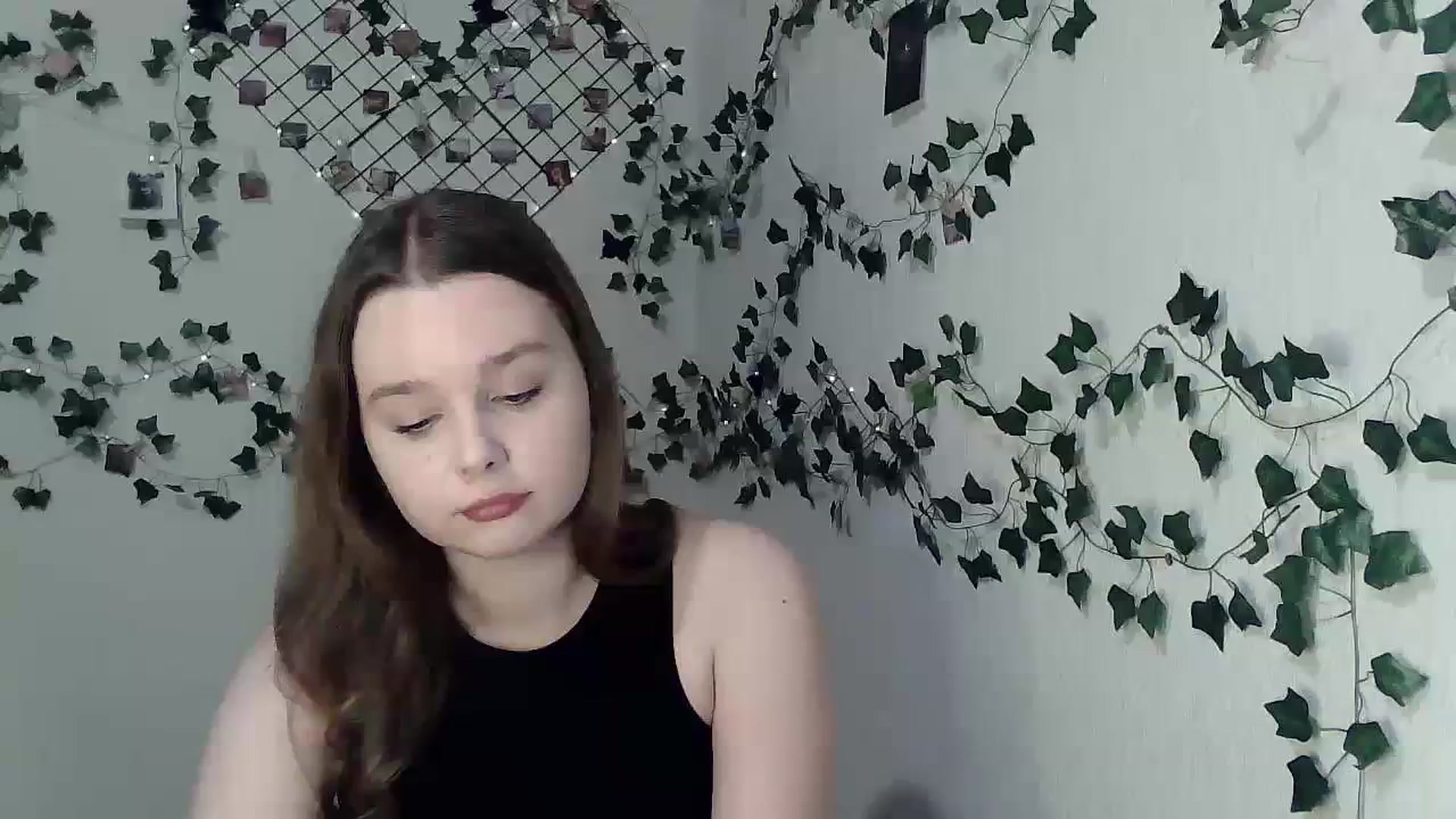 Gallery image thumbnail from New_Lina's myfreecams stream on, 12/17/2023, 17:13 image 17 of 20