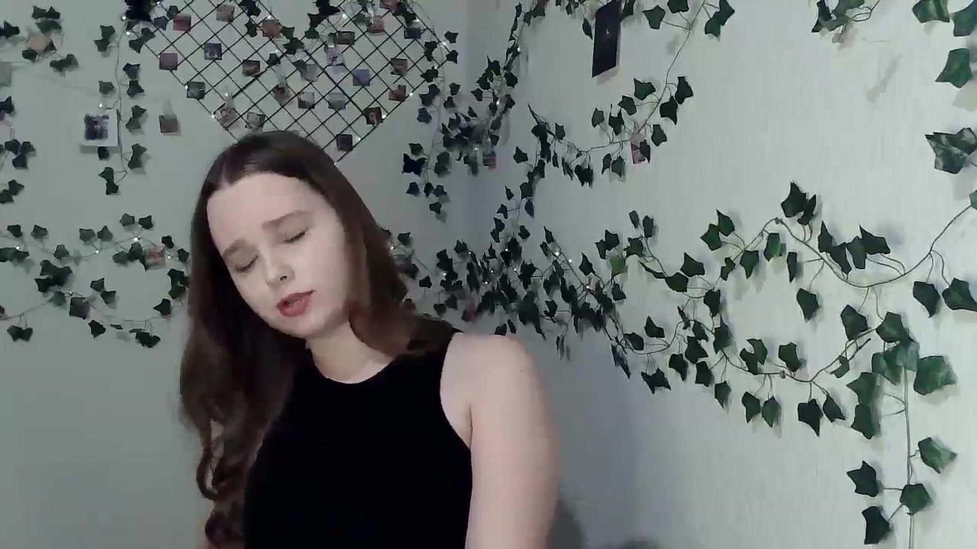 Gallery image thumbnail from New_Lina's myfreecams stream on, 12/17/2023, 17:13 image 19 of 20
