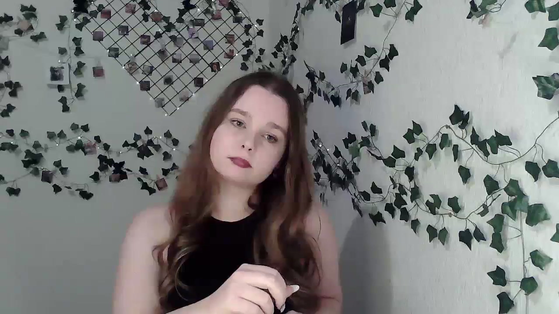 Gallery image thumbnail from New_Lina's myfreecams stream on, 12/17/2023, 17:46 image 17 of 20