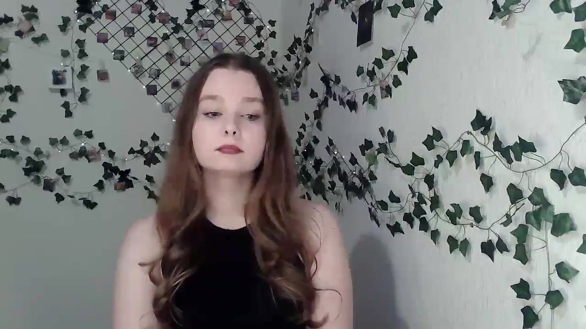 Gallery image thumbnail from New_Lina's myfreecams stream on, 12/17/2023, 17:46 image 14 of 20