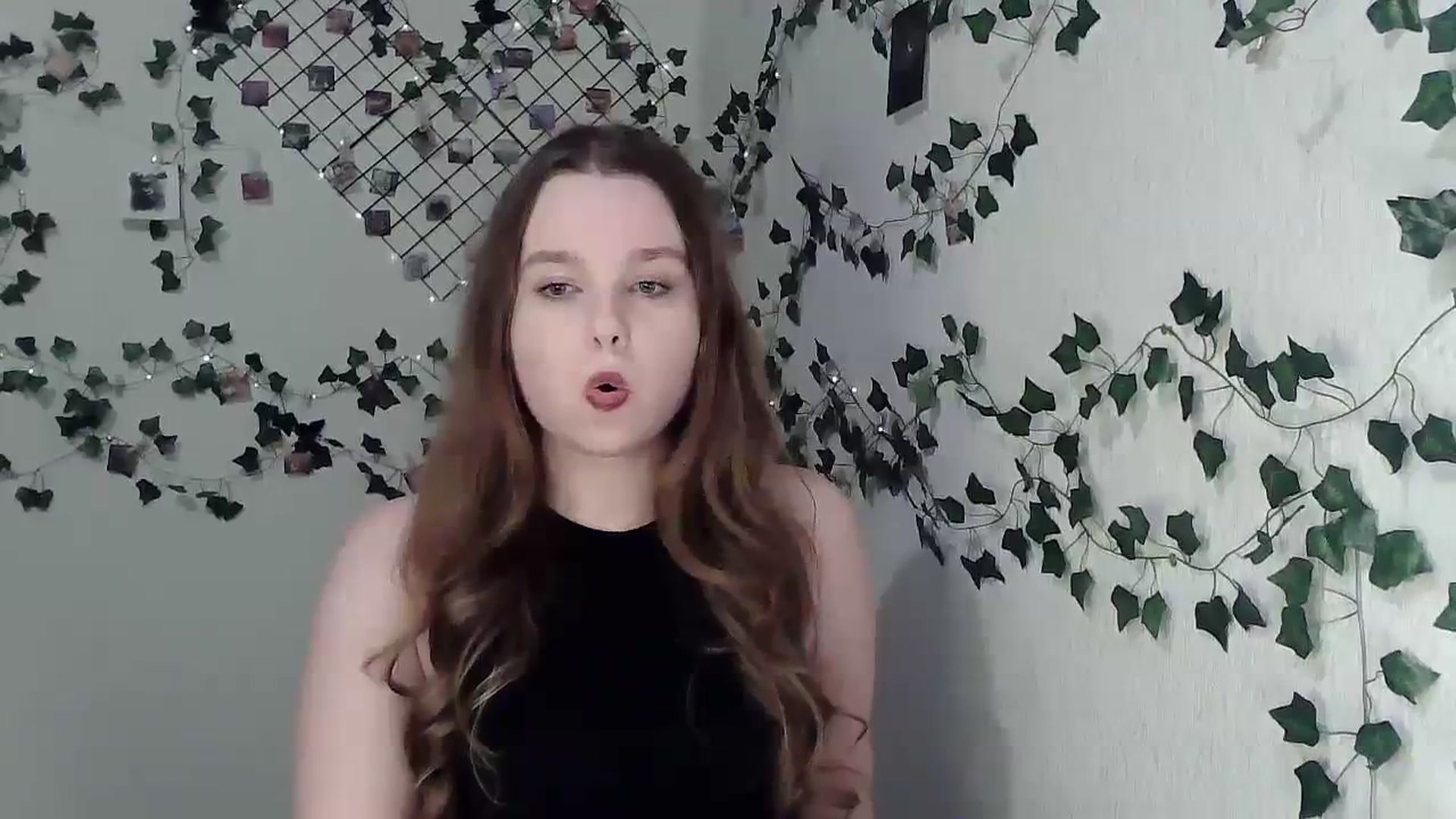Gallery image thumbnail from New_Lina's myfreecams stream on, 12/17/2023, 17:46 image 11 of 20
