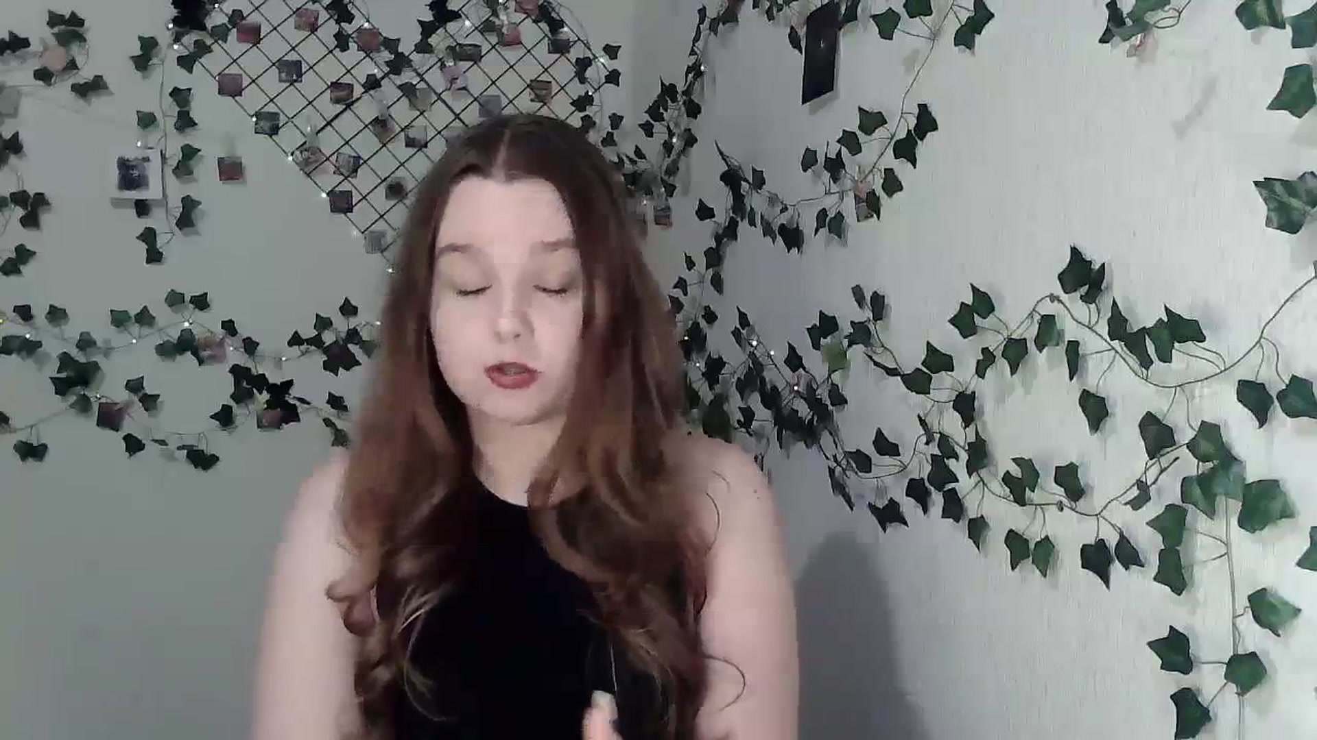 Gallery image thumbnail from New_Lina's myfreecams stream on, 12/17/2023, 17:46 image 13 of 20