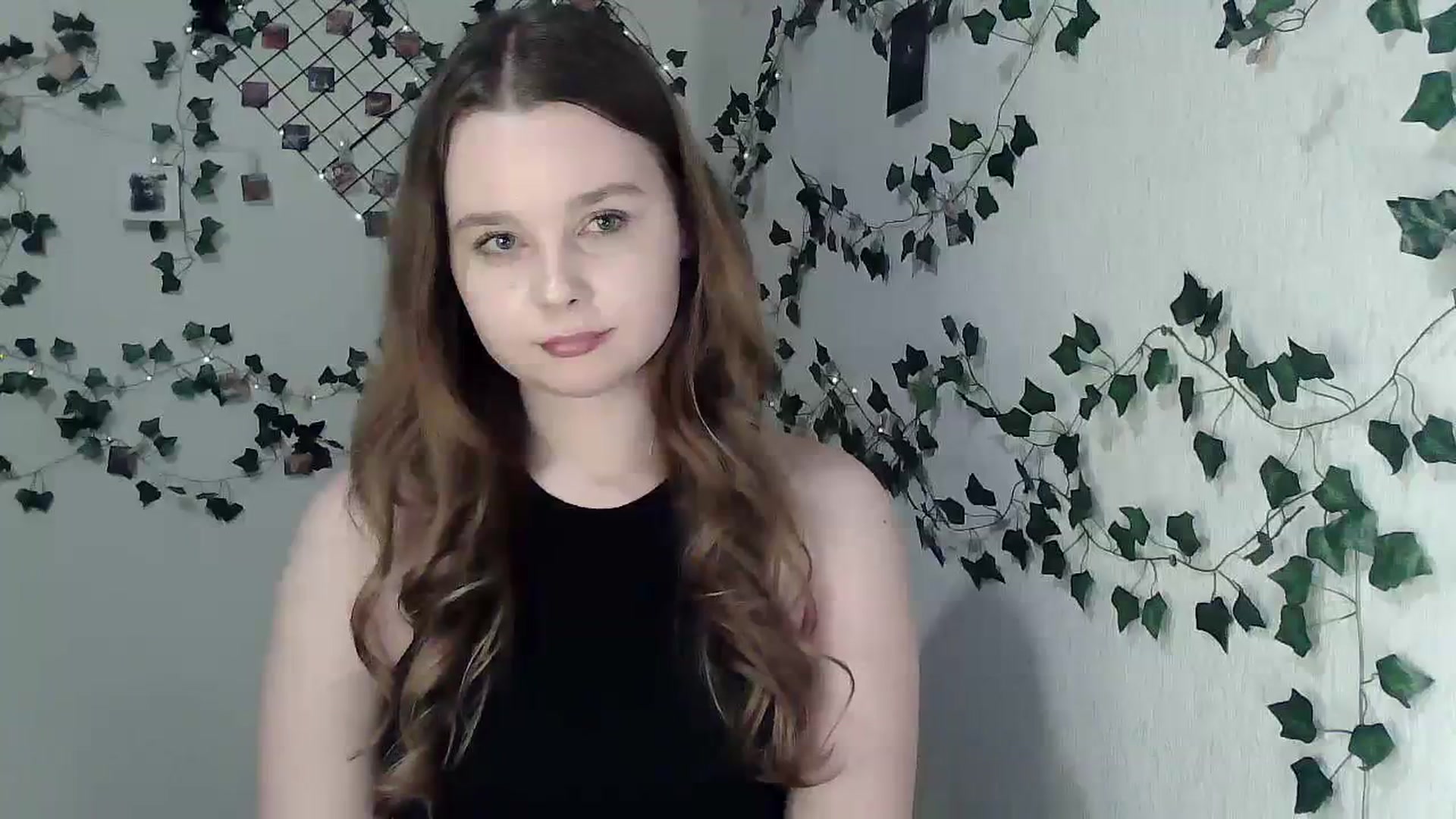 Gallery image thumbnail from New_Lina's myfreecams stream on, 12/17/2023, 17:46 image 4 of 20