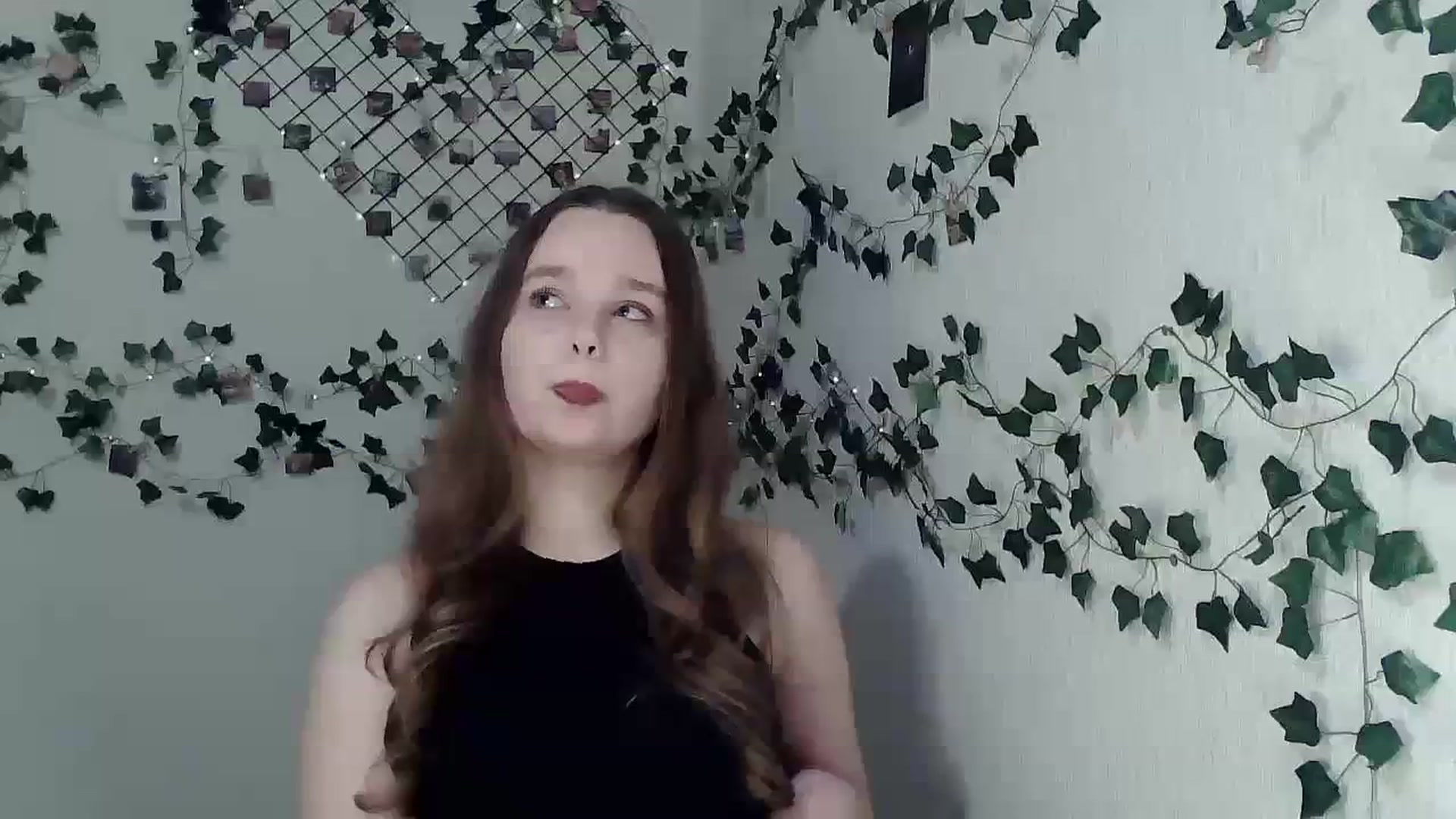 Gallery image thumbnail from New_Lina's myfreecams stream on, 12/17/2023, 17:46 image 18 of 20