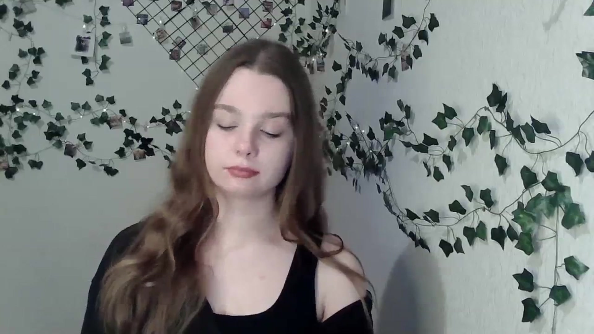 Gallery image thumbnail from New_Lina's myfreecams stream on, 02/29/2024, 22:28 image 8 of 20