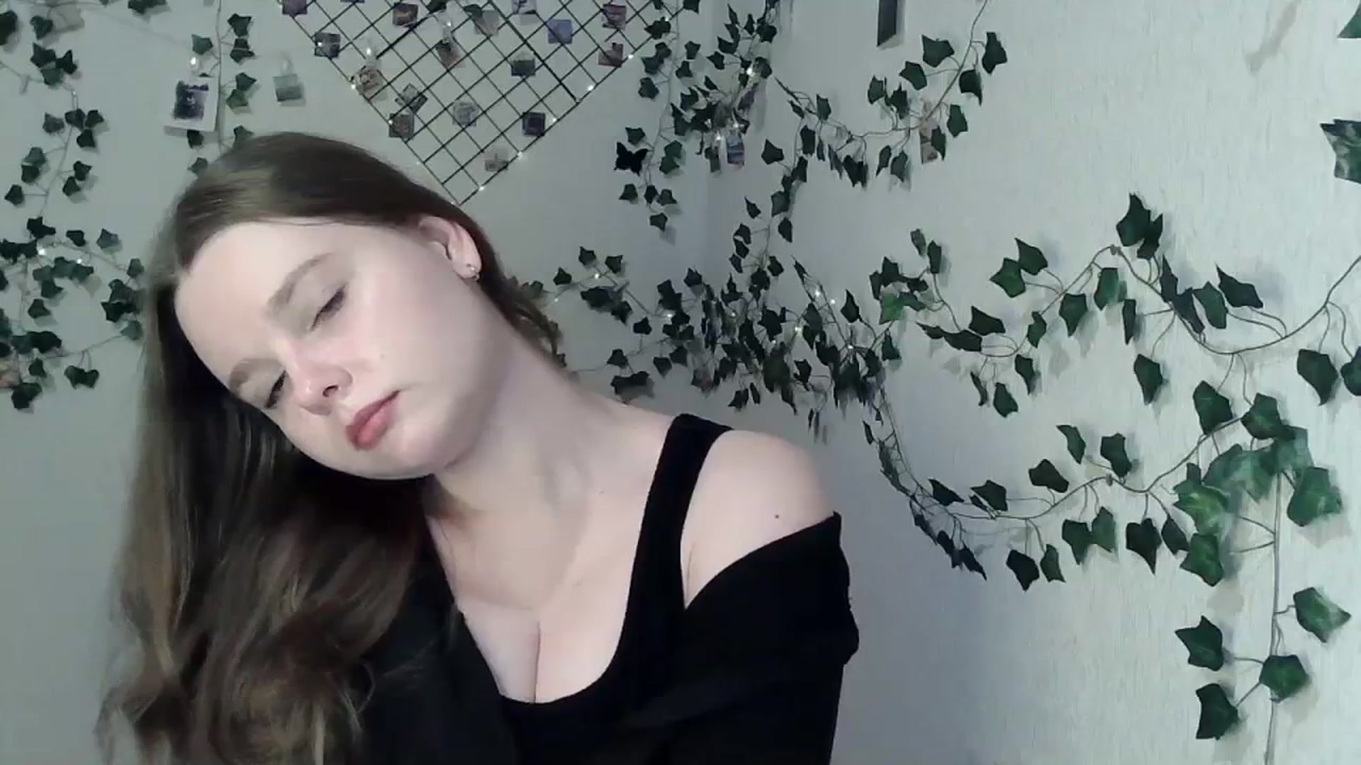 Gallery image thumbnail from New_Lina's myfreecams stream on, 02/29/2024, 22:28 image 12 of 20