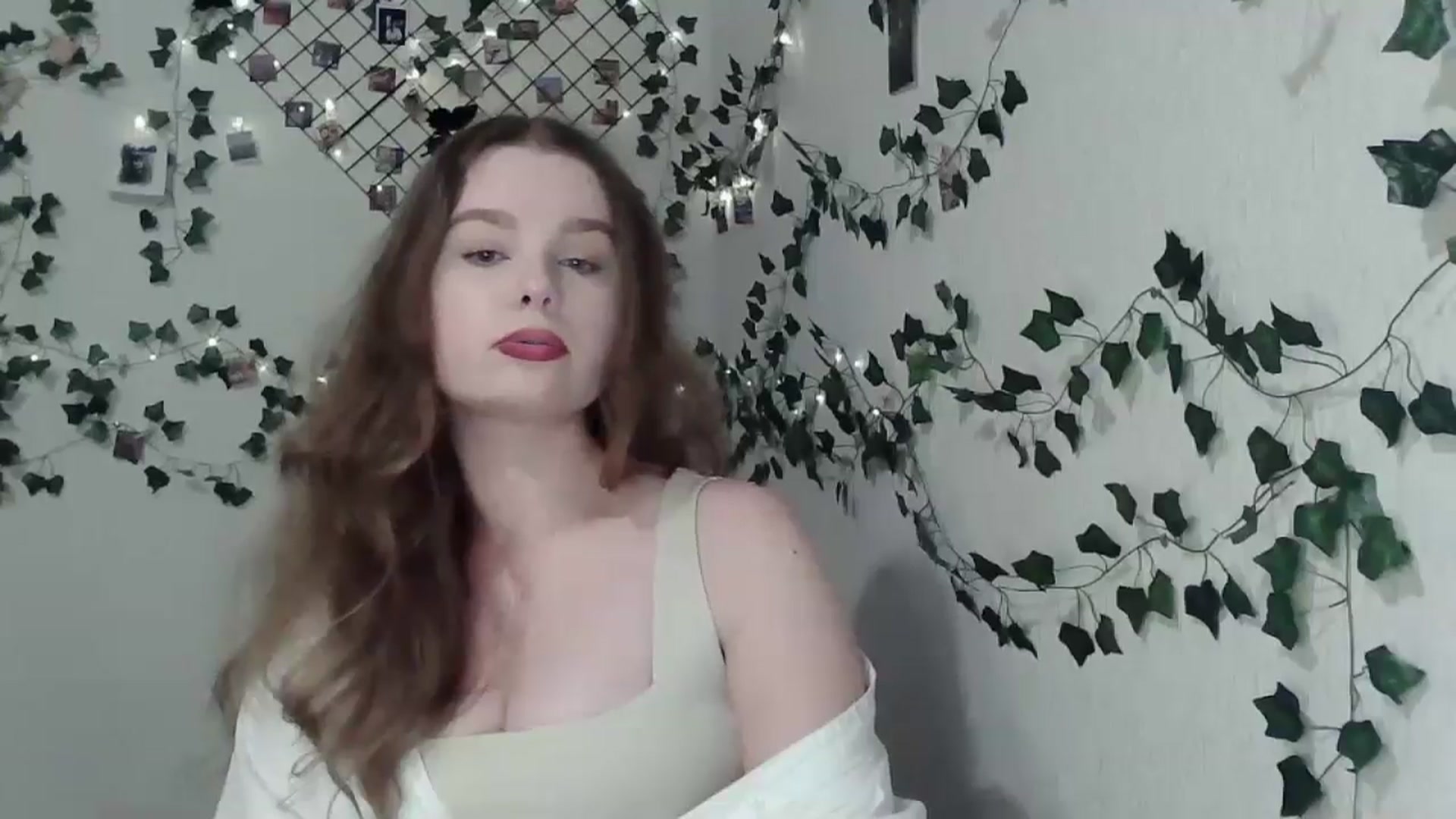 Gallery image thumbnail from New_Lina's myfreecams stream on, 05/07/2024, 17:48 image 12 of 20