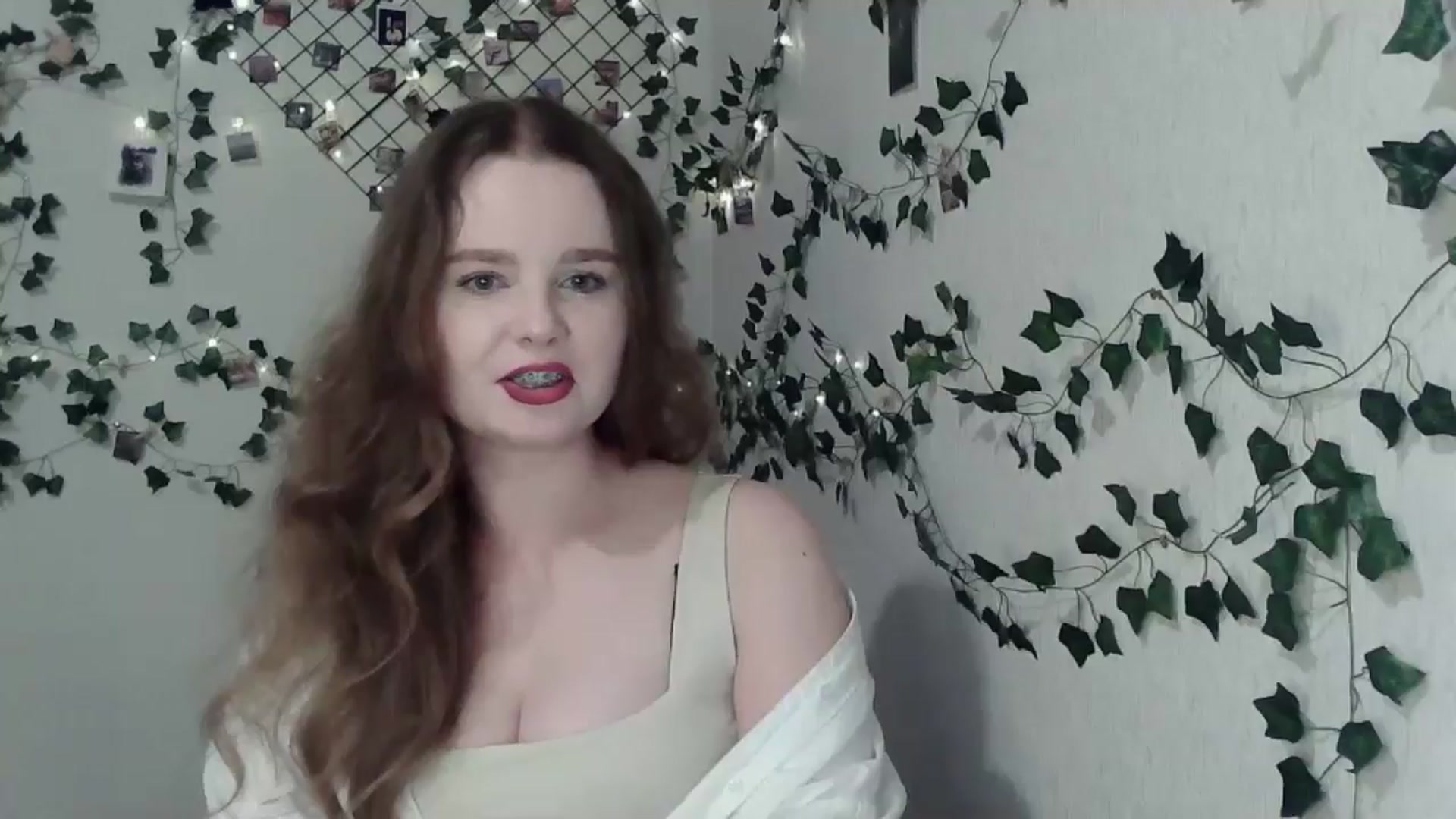 Gallery image thumbnail from New_Lina's myfreecams stream on, 05/07/2024, 17:48 image 3 of 20