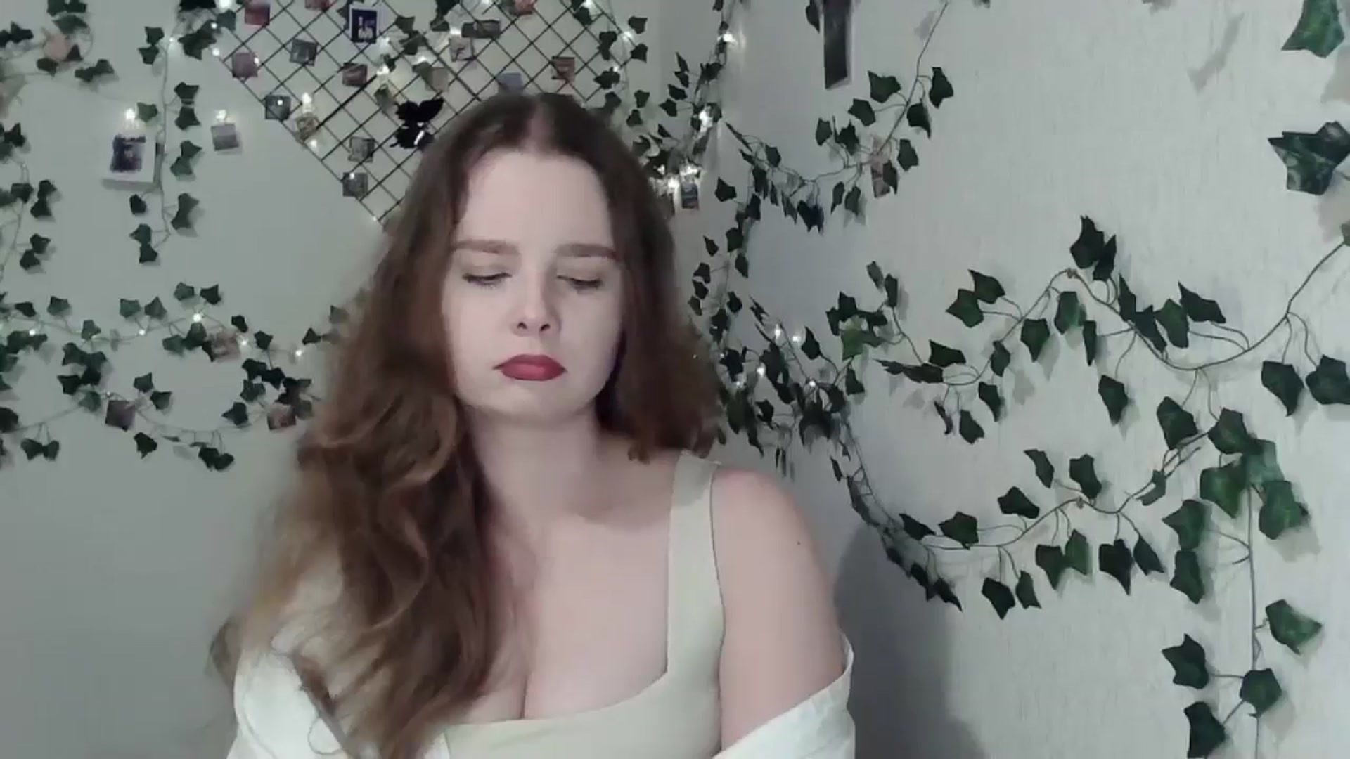 Gallery image thumbnail from New_Lina's myfreecams stream on, 05/07/2024, 17:48 image 15 of 20
