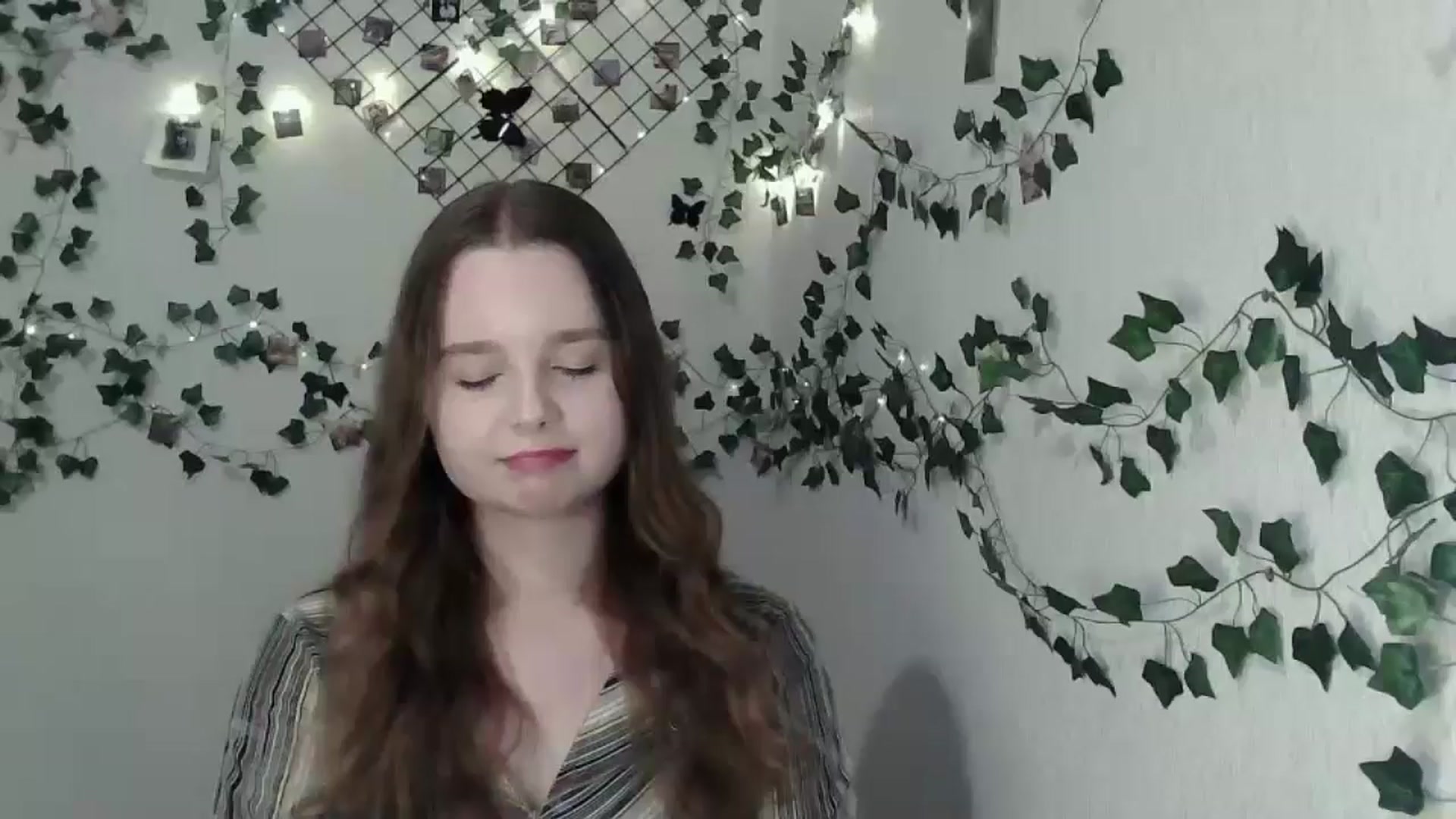 Gallery image thumbnail from New_Lina's myfreecams stream on, 06/22/2024, 22:20 image 16 of 20