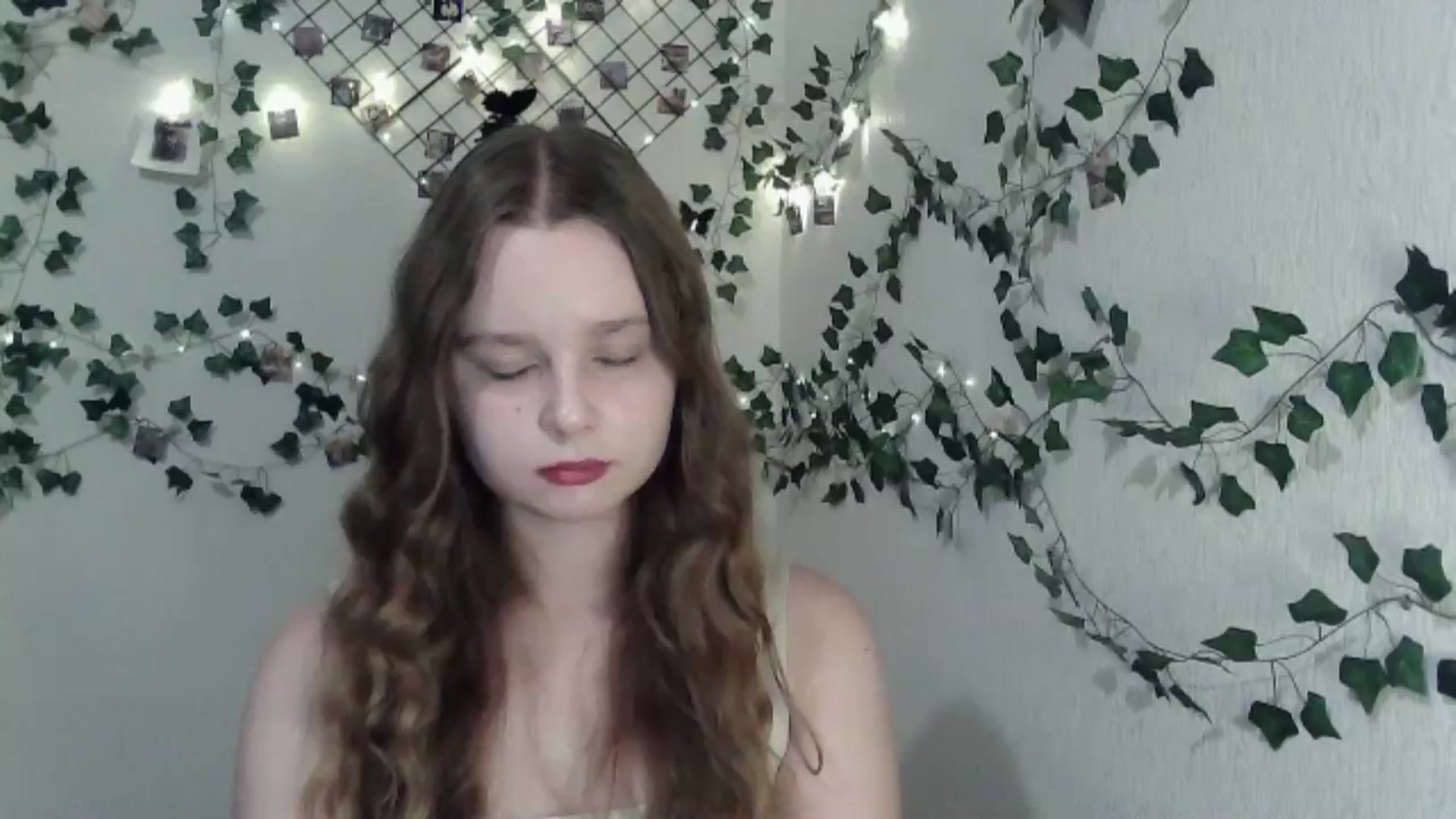 Gallery image thumbnail from New_Lina's myfreecams stream on, 08/11/2024, 18:02 image 10 of 20