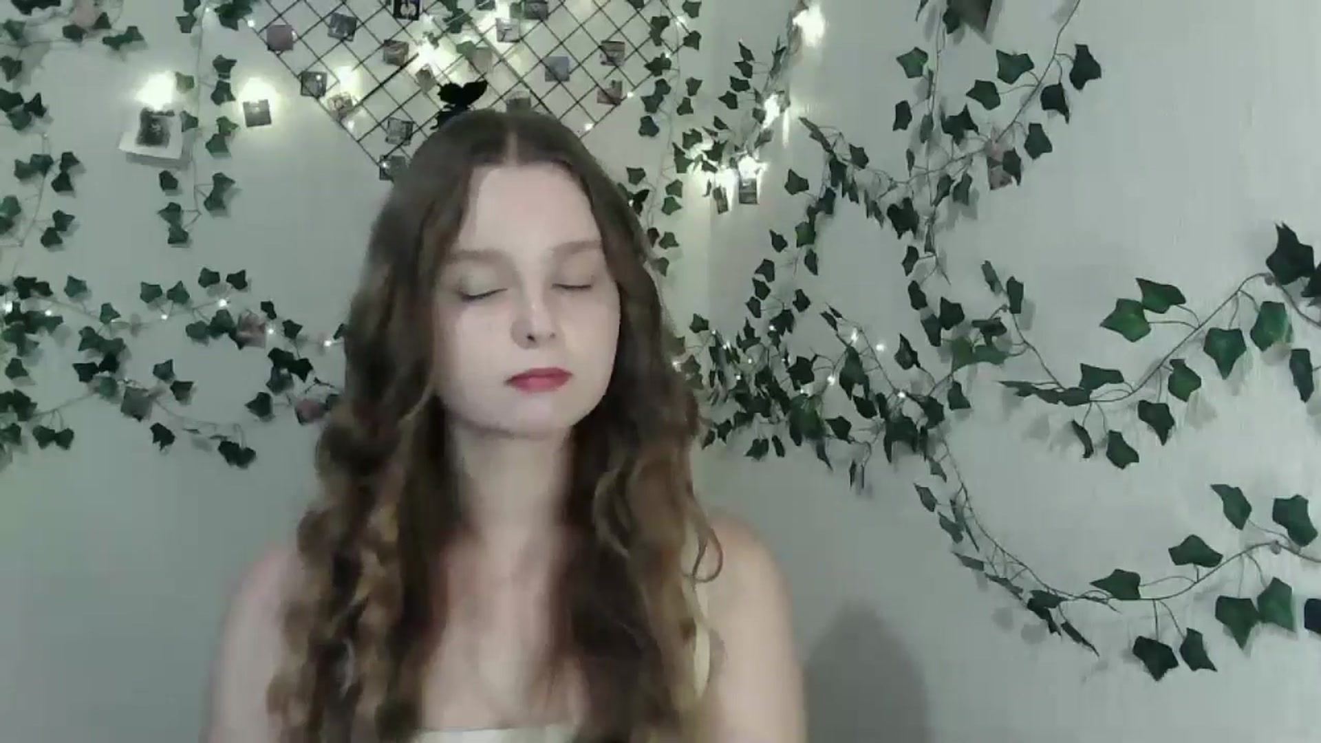 Gallery image thumbnail from New_Lina's myfreecams stream on, 08/11/2024, 18:02 image 9 of 20