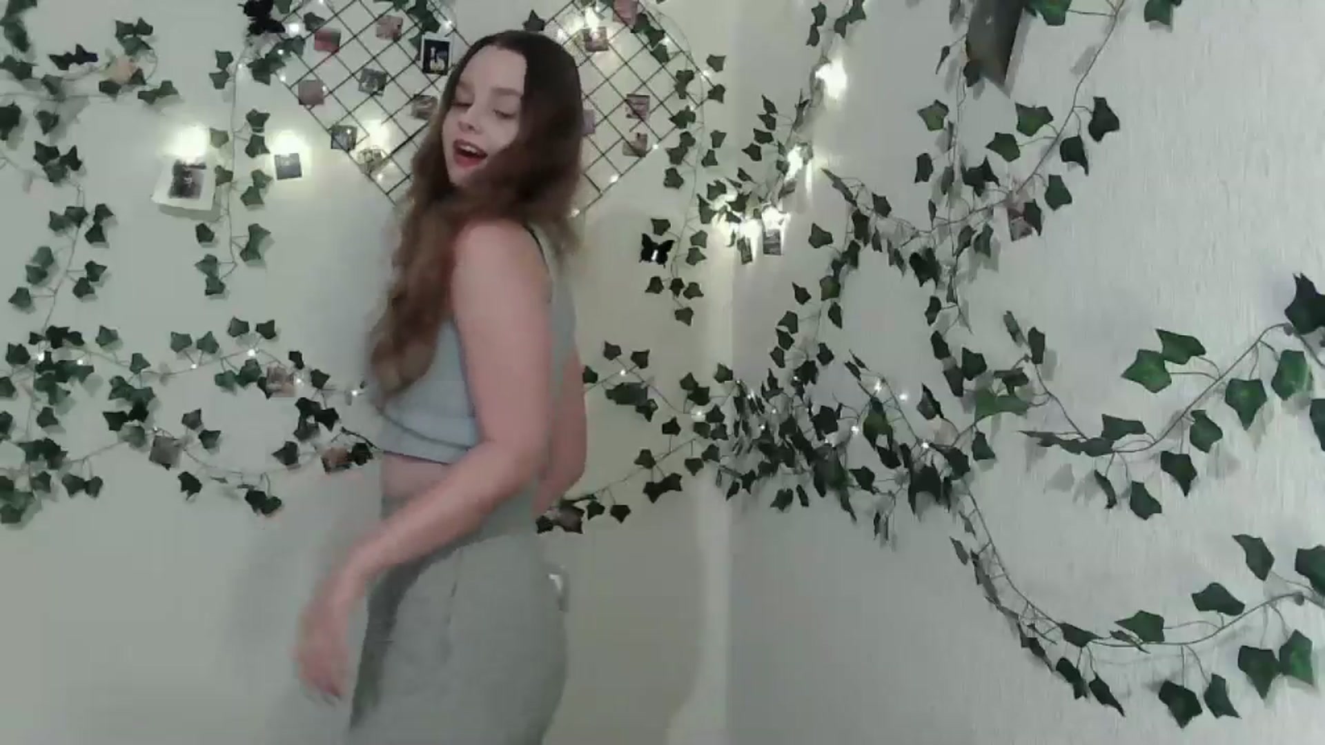 Gallery image thumbnail from New_Lina's myfreecams stream on, 08/12/2024, 21:10 image 17 of 20