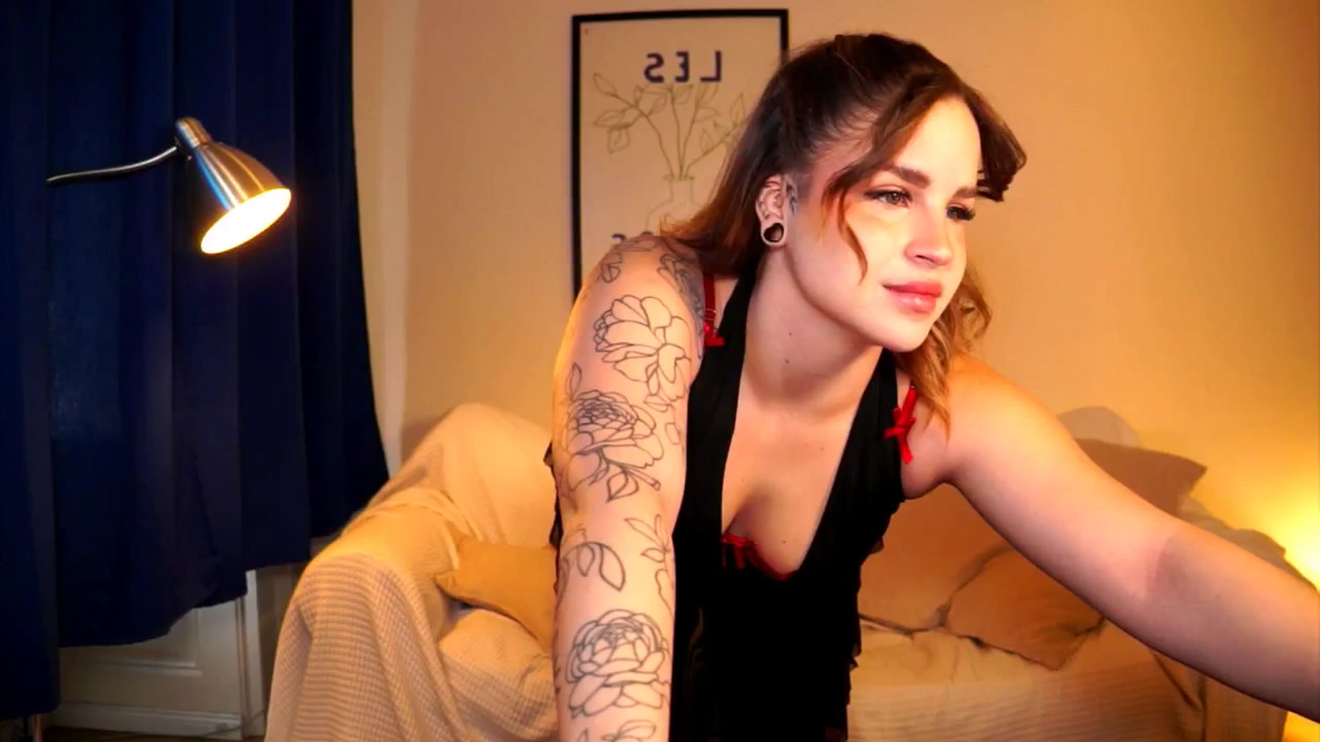 Gallery image thumbnail from NextDoorCrush's myfreecams stream on, 04/10/2026, 14:27 image 2 of 20