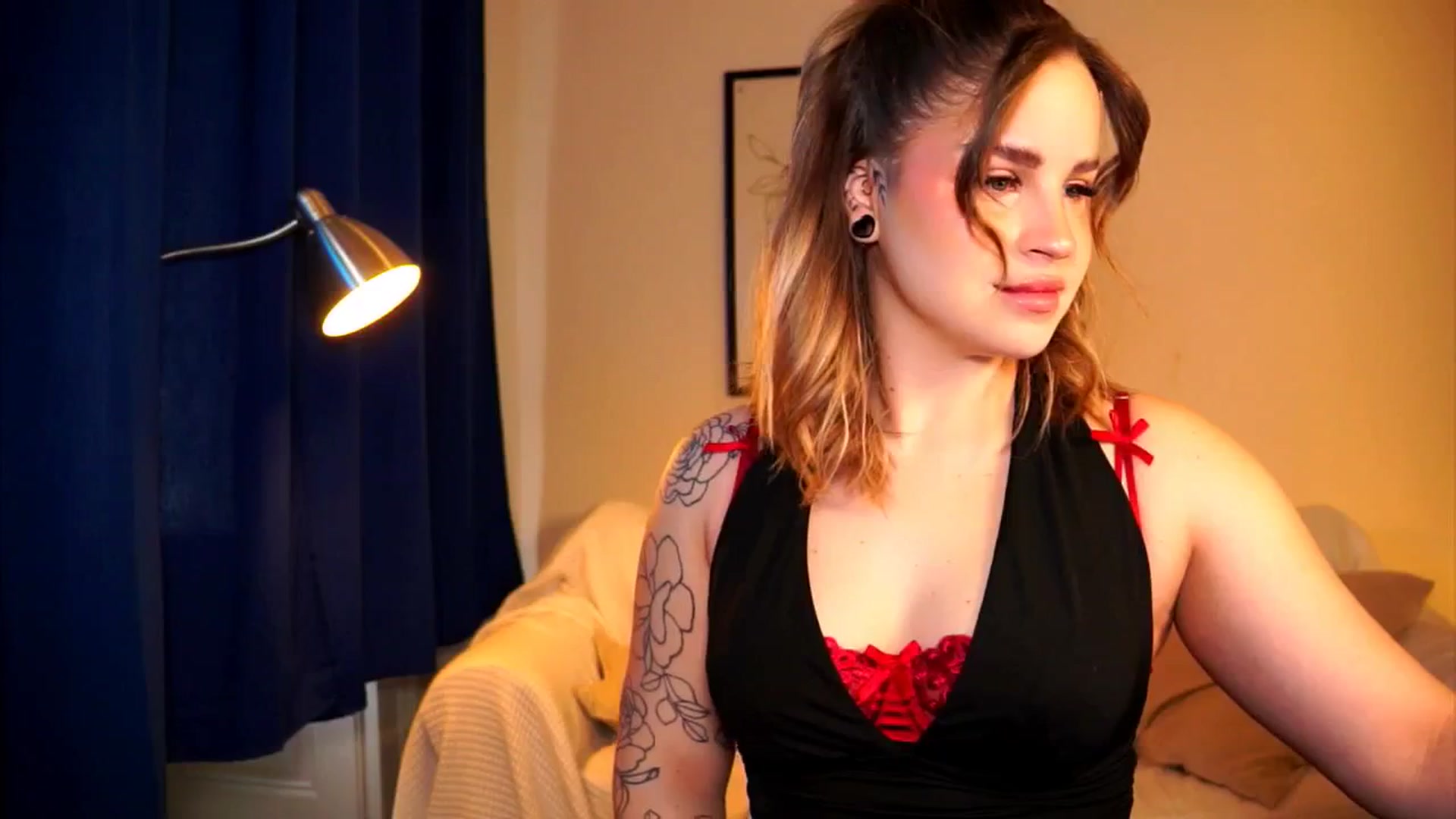 Gallery image thumbnail from NextDoorCrush's myfreecams stream on, 04/10/2026, 14:27 image 4 of 20