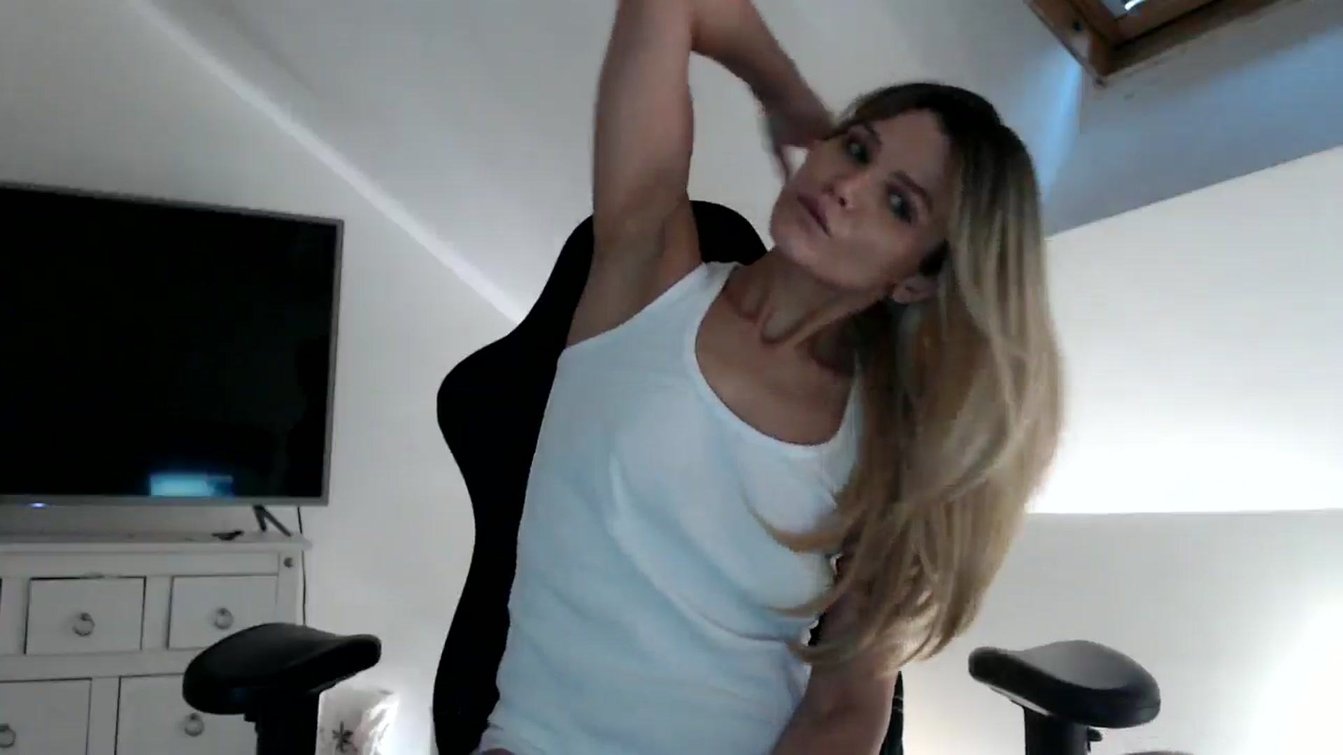 Gallery image thumbnail from Next_Box's myfreecams stream on, 12/27/2024, 13:11 image 18 of 20