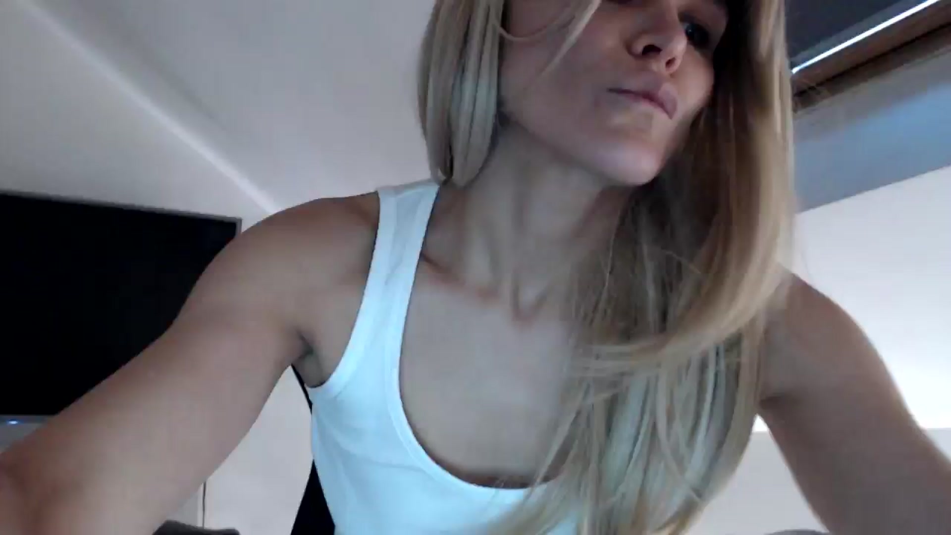 Gallery image thumbnail from Next_Box's myfreecams stream on, 12/27/2024, 13:11 image 16 of 20