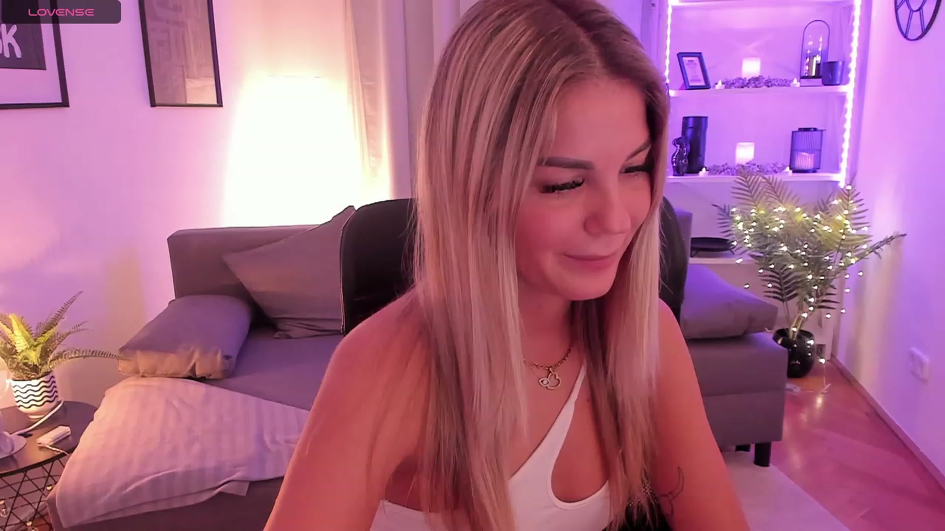 Gallery image thumbnail from NiaBlondie's myfreecams stream on, 08/26/2023, 17:07 image 6 of 20