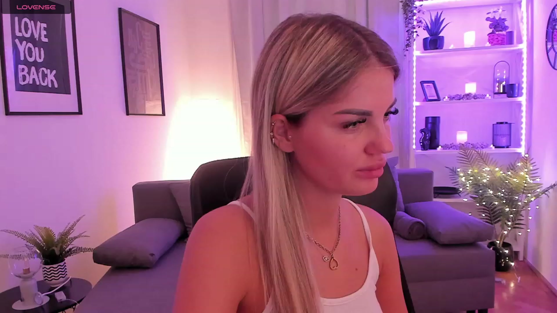 Gallery image thumbnail from NiaBlondie's myfreecams stream on, 08/29/2023, 12:23 image 3 of 20