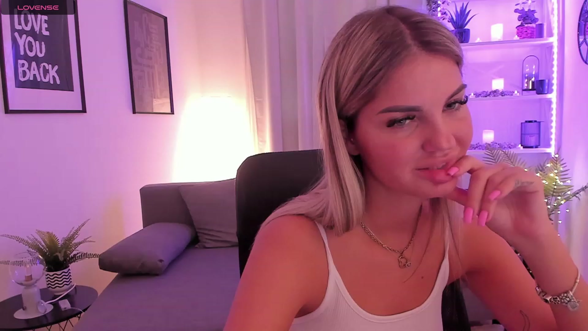 Gallery image thumbnail from NiaBlondie's myfreecams stream on, 08/29/2023, 12:23 image 19 of 20