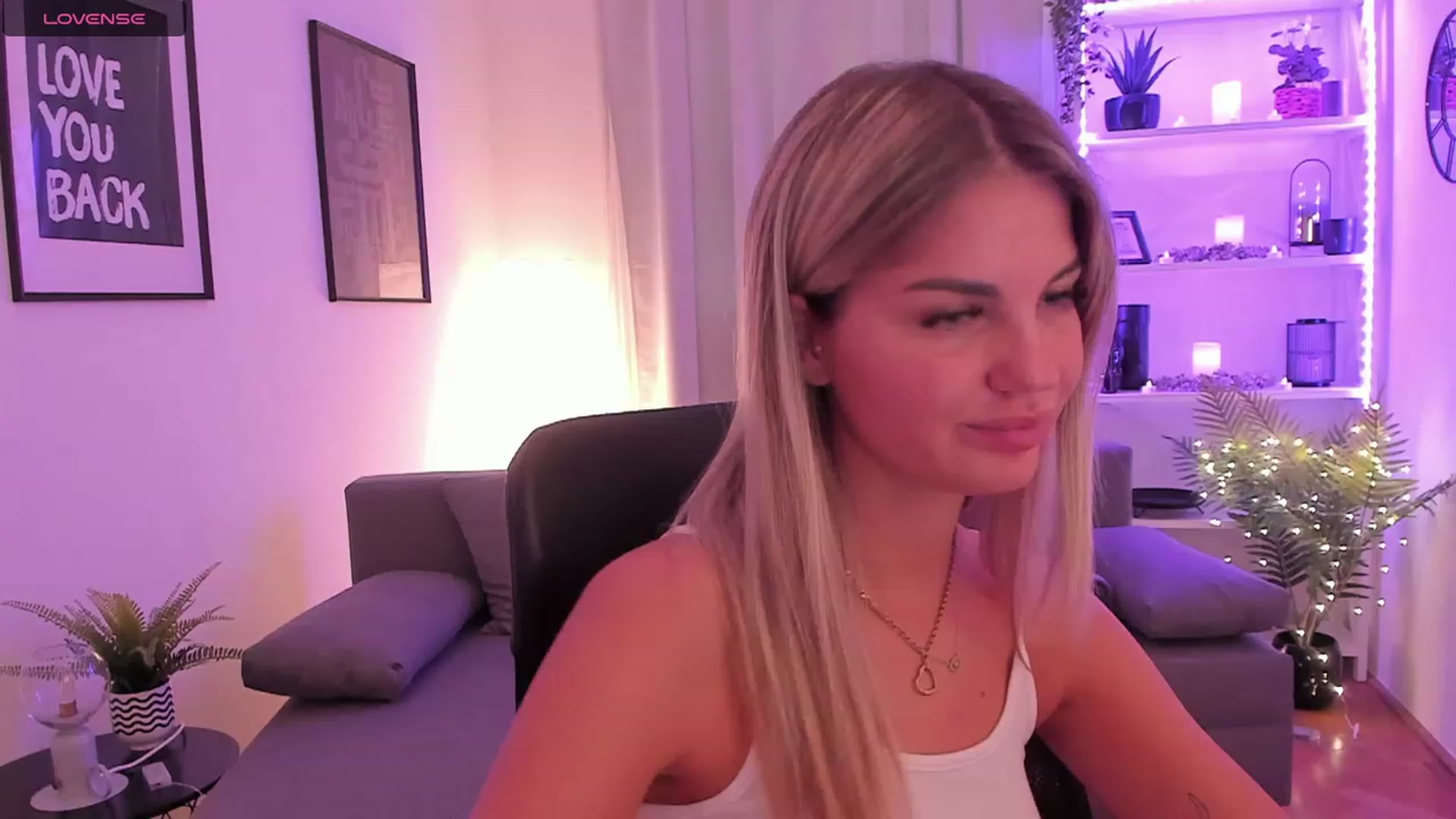 Gallery image thumbnail from NiaBlondie's myfreecams stream on, 08/29/2023, 12:23 image 5 of 20