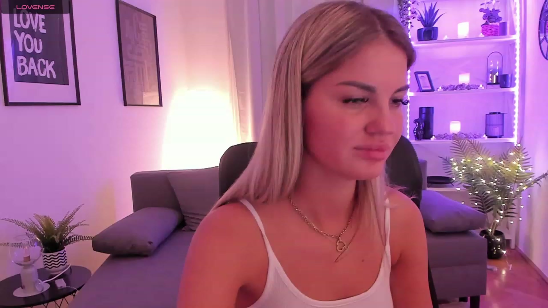 Gallery image thumbnail from NiaBlondie's myfreecams stream on, 08/29/2023, 12:23 image 17 of 20