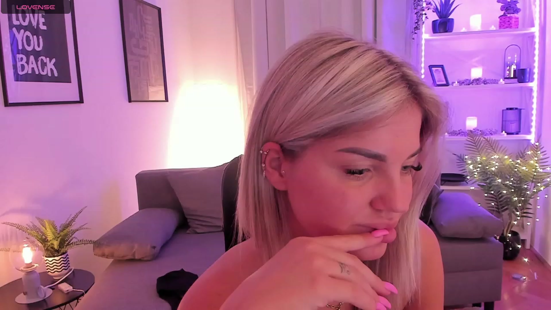 Gallery image thumbnail from NiaBlondie's myfreecams stream on, 08/30/2023, 14:18 image 19 of 20