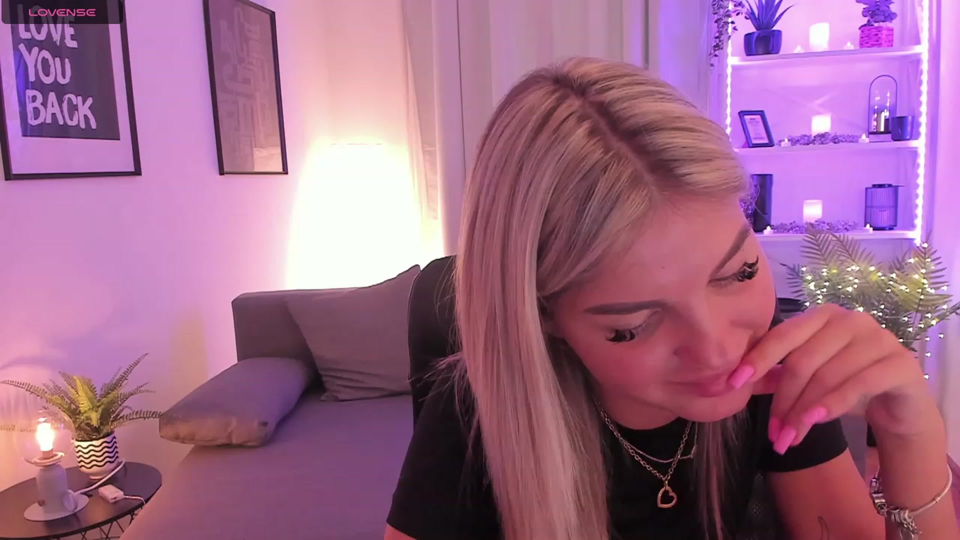 Gallery image thumbnail from NiaBlondie's myfreecams stream on, 08/30/2023, 14:18 image 3 of 20