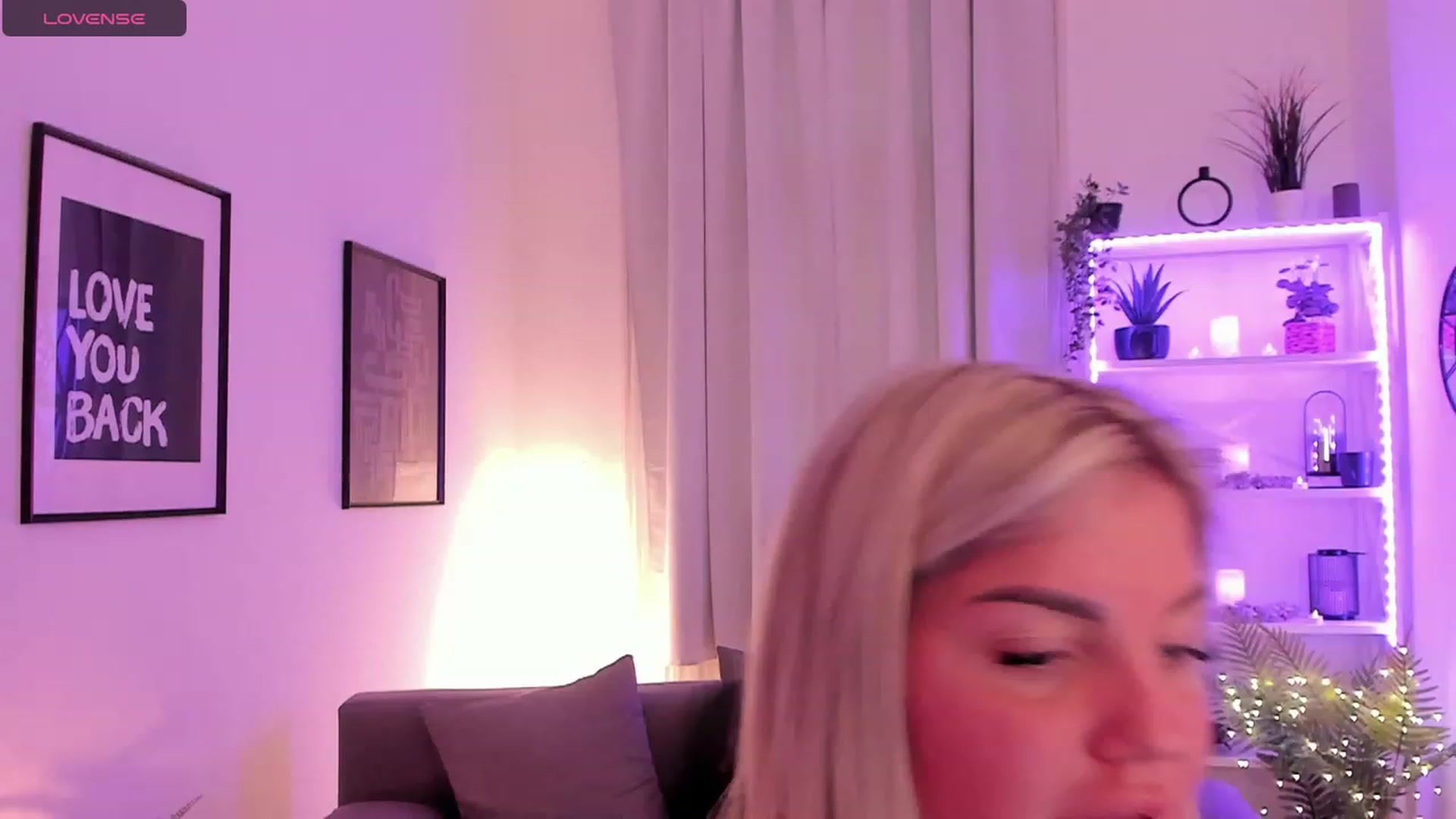 Gallery image thumbnail from NiaBlondie's myfreecams stream on, 08/30/2023, 14:18 image 7 of 20