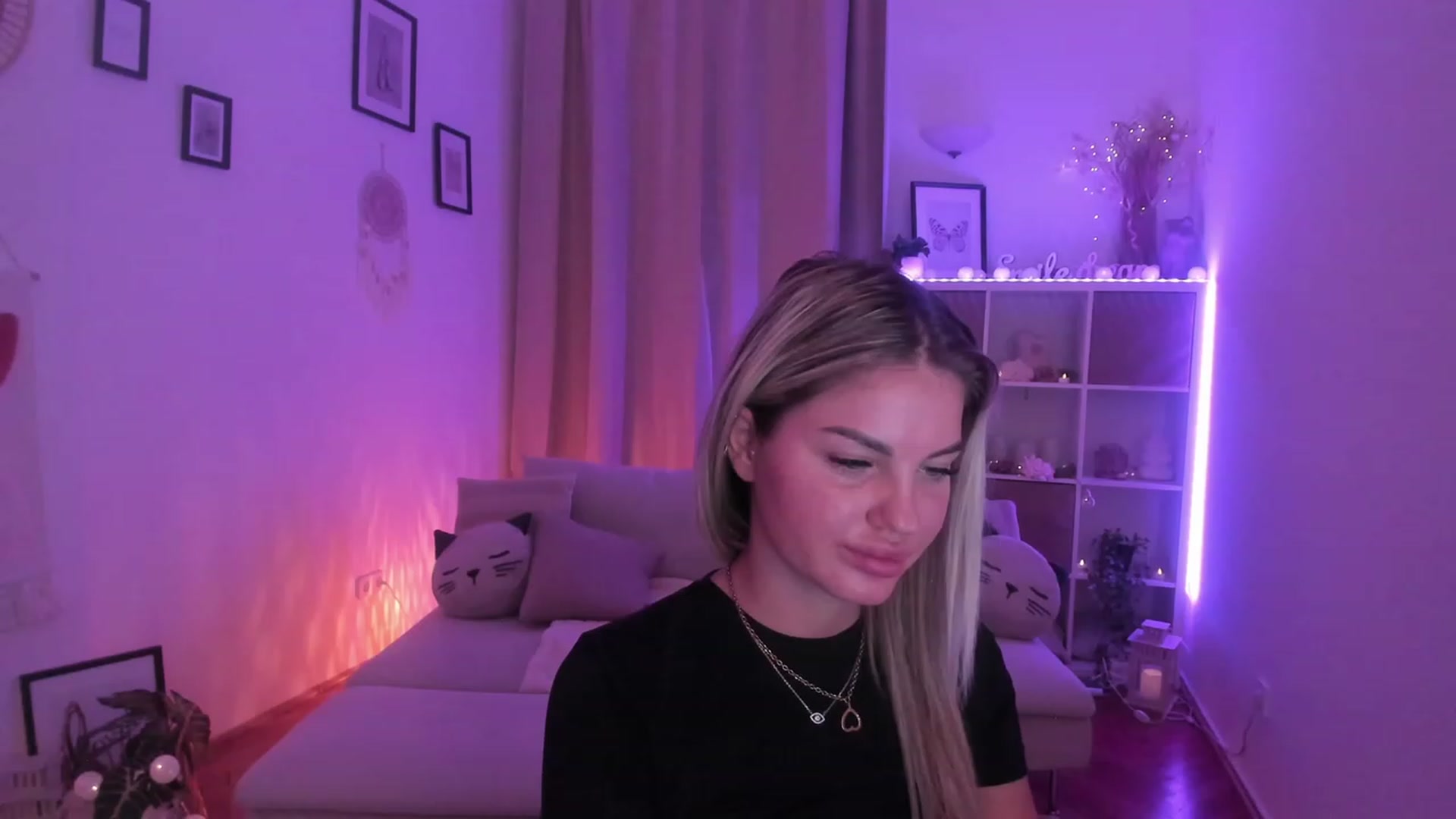 Gallery image thumbnail from NiaBlondie's myfreecams stream on, 11/03/2023, 18:57 image 13 of 20