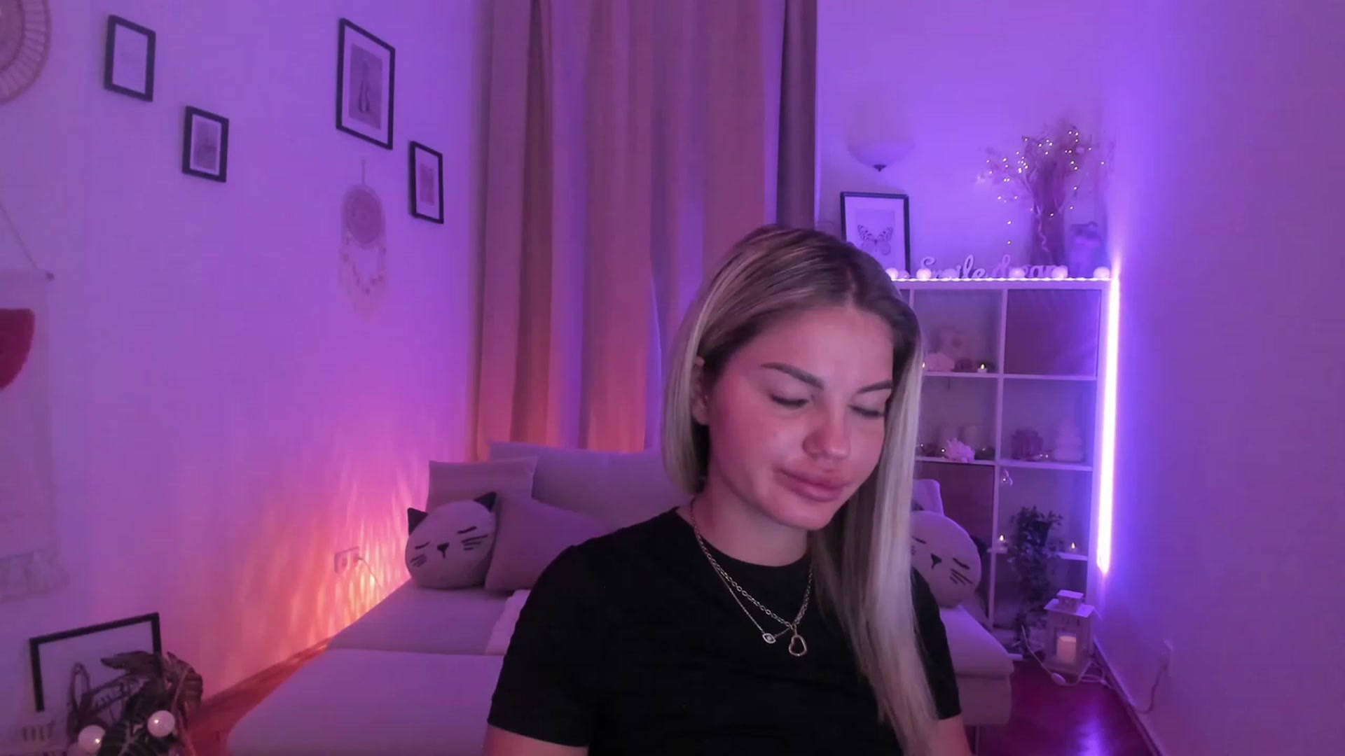 Gallery image thumbnail from NiaBlondie's myfreecams stream on, 11/03/2023, 18:57 image 10 of 20