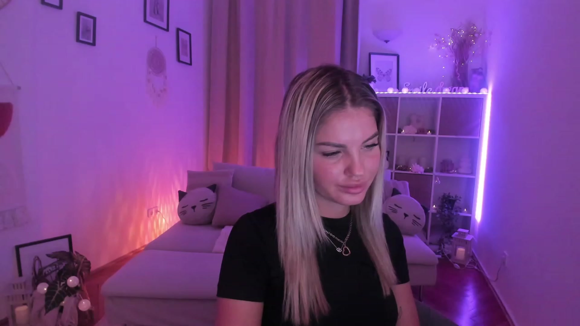 Gallery image thumbnail from NiaBlondie's myfreecams stream on, 11/03/2023, 18:57 image 3 of 20