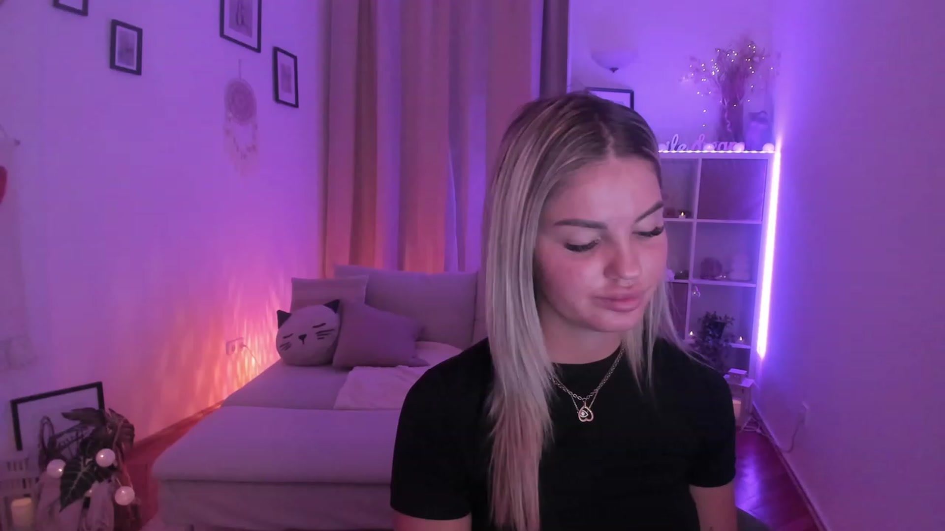 Gallery image thumbnail from NiaBlondie's myfreecams stream on, 11/03/2023, 18:57 image 17 of 20