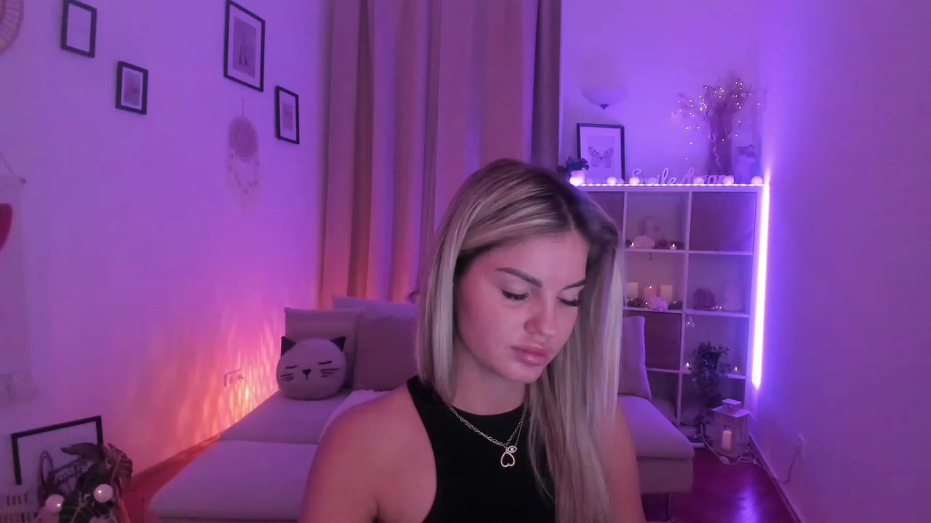 Gallery image thumbnail from NiaBlondie's myfreecams stream on, 11/05/2023, 19:12 image 11 of 20