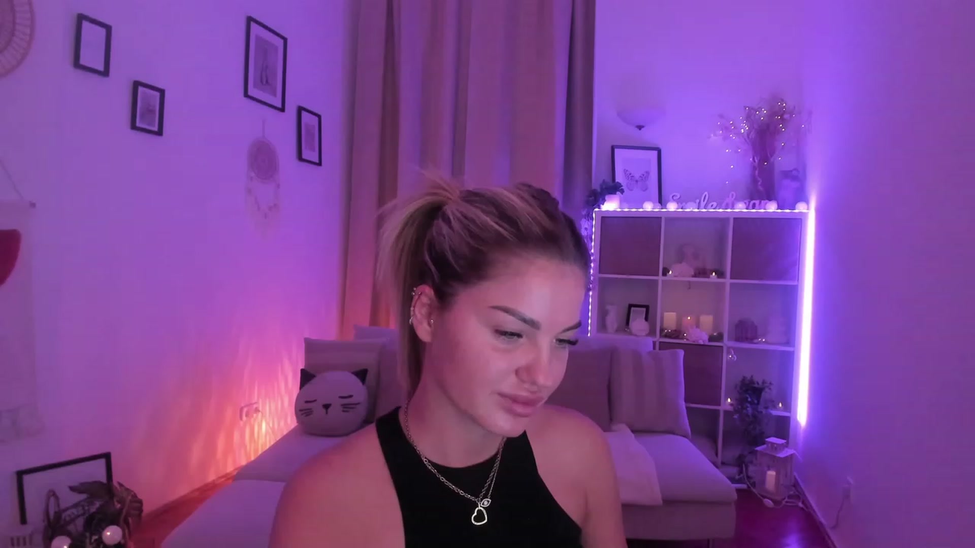 Gallery image thumbnail from NiaBlondie's myfreecams stream on, 11/05/2023, 19:12 image 18 of 20