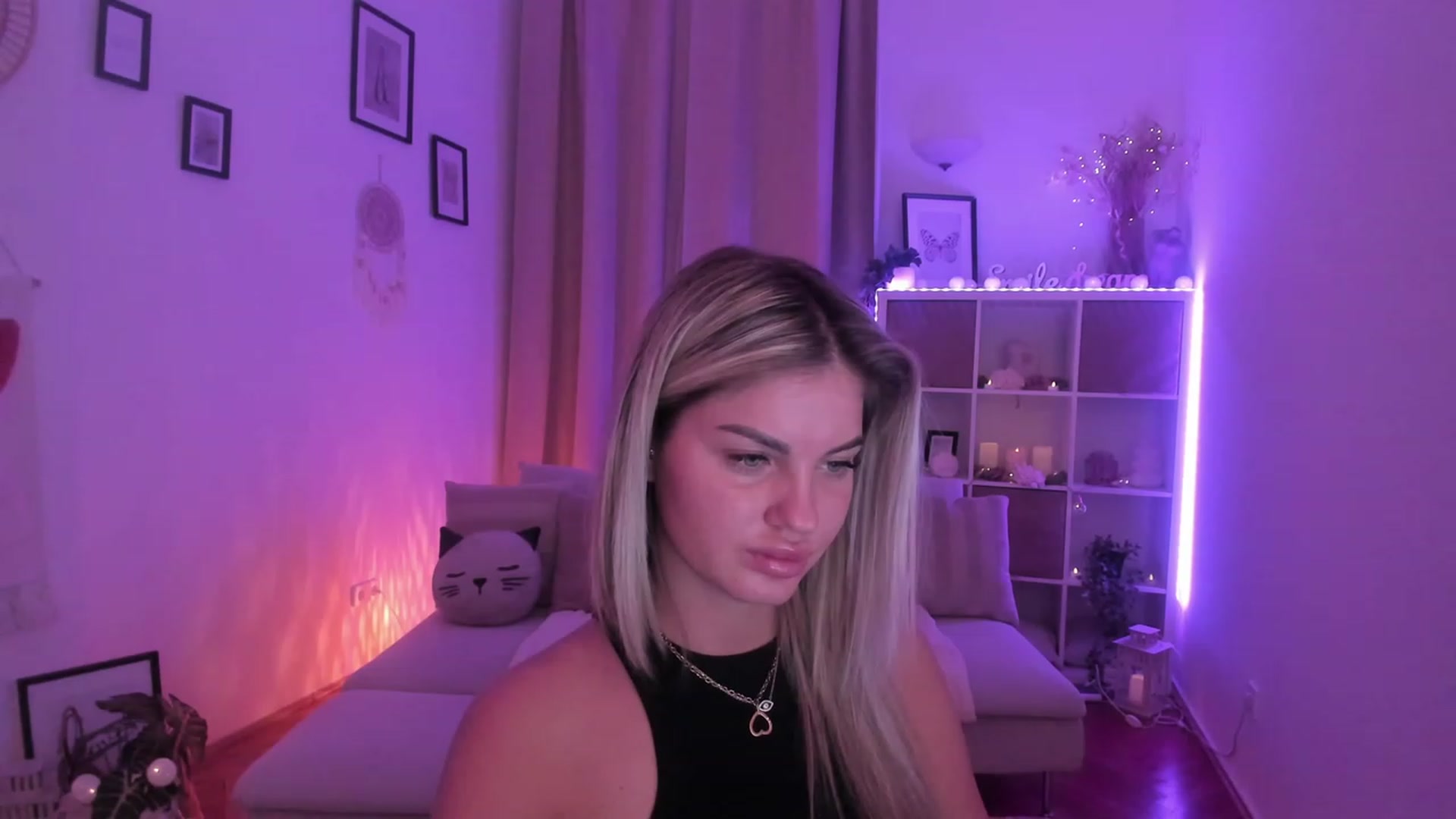 Gallery image thumbnail from NiaBlondie's myfreecams stream on, 11/05/2023, 19:12 image 12 of 20