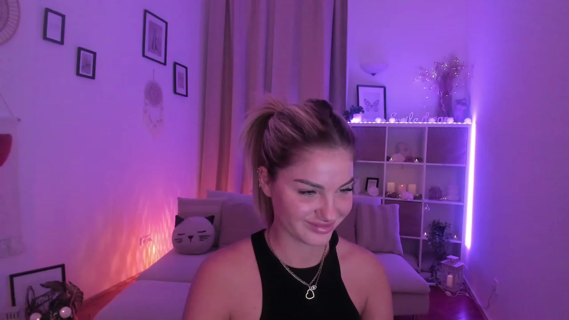 Gallery image thumbnail from NiaBlondie's myfreecams stream on, 11/05/2023, 19:12 image 17 of 20