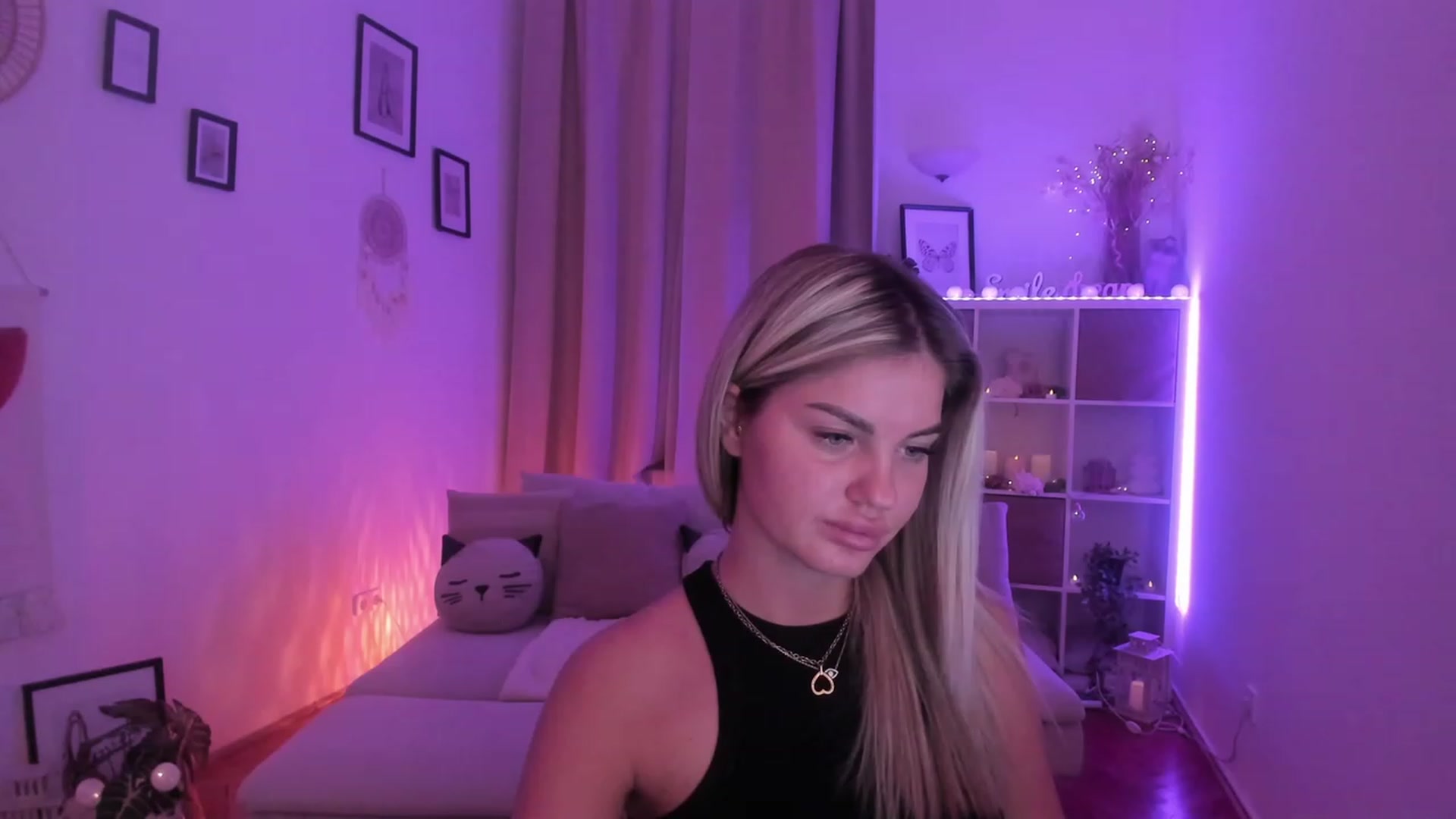Gallery image thumbnail from NiaBlondie's myfreecams stream on, 11/05/2023, 19:12 image 2 of 20