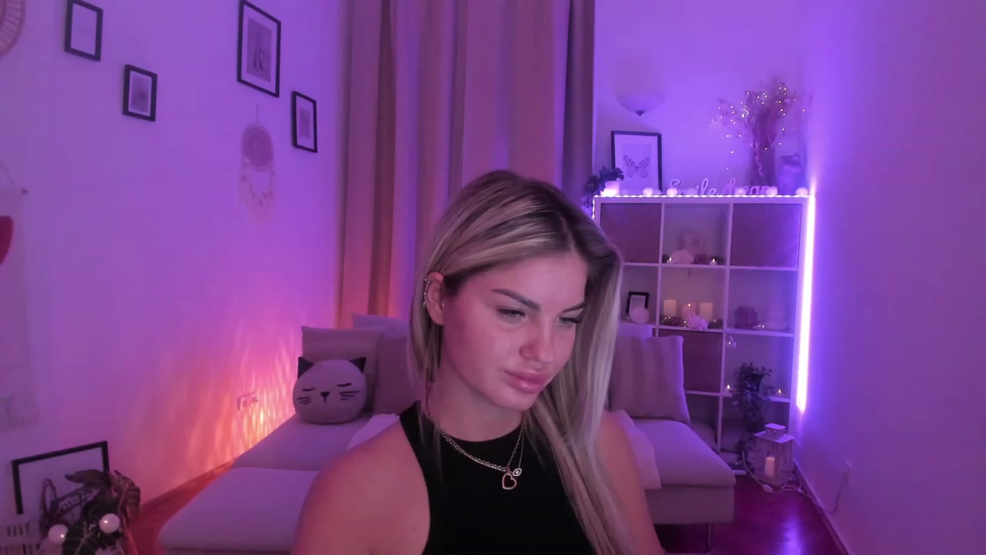 Gallery image thumbnail from NiaBlondie's myfreecams stream on, 11/05/2023, 19:12 image 15 of 20