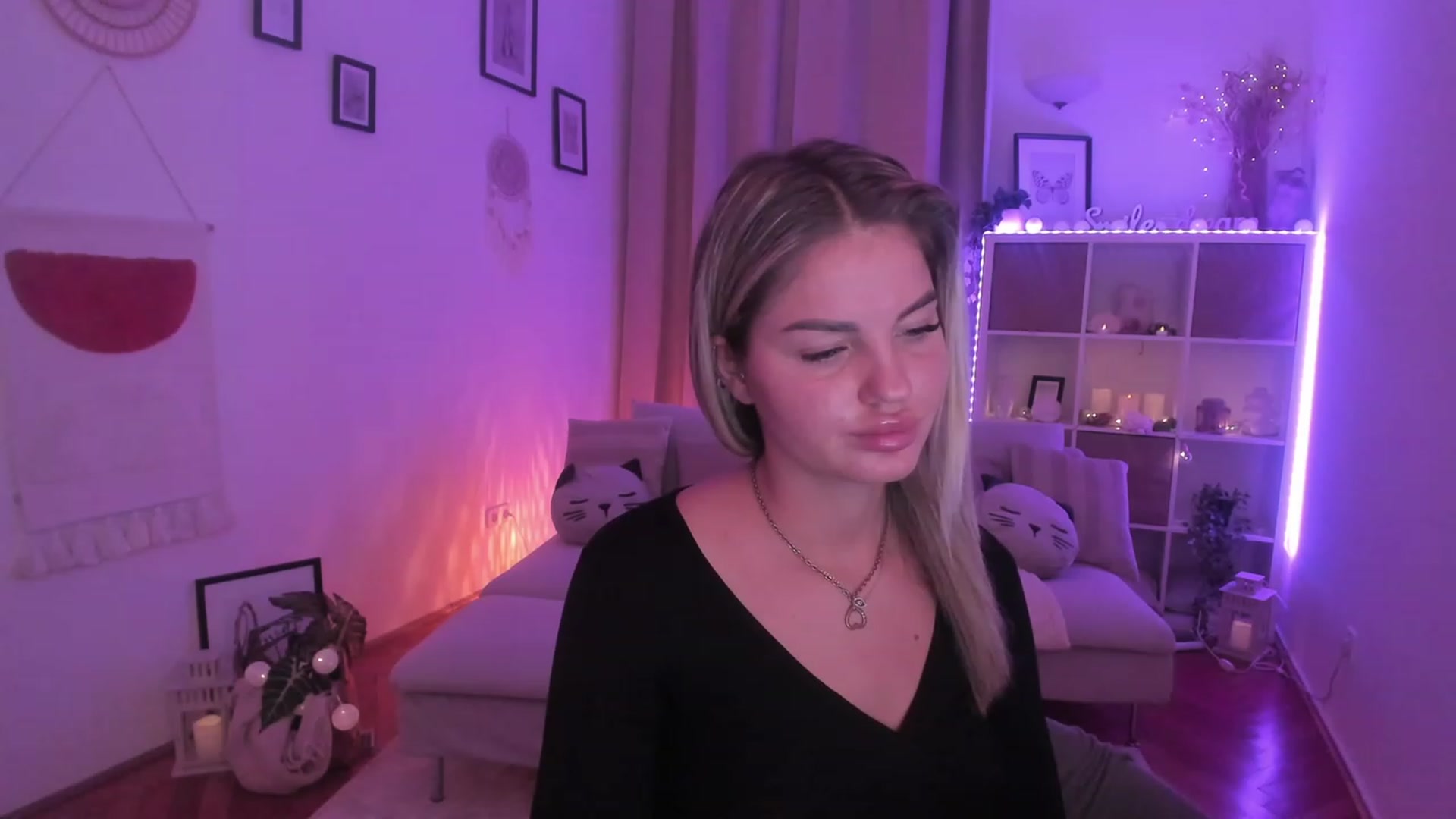 Gallery image thumbnail from NiaBlondie's myfreecams stream on, 11/07/2023, 19:27 image 8 of 20