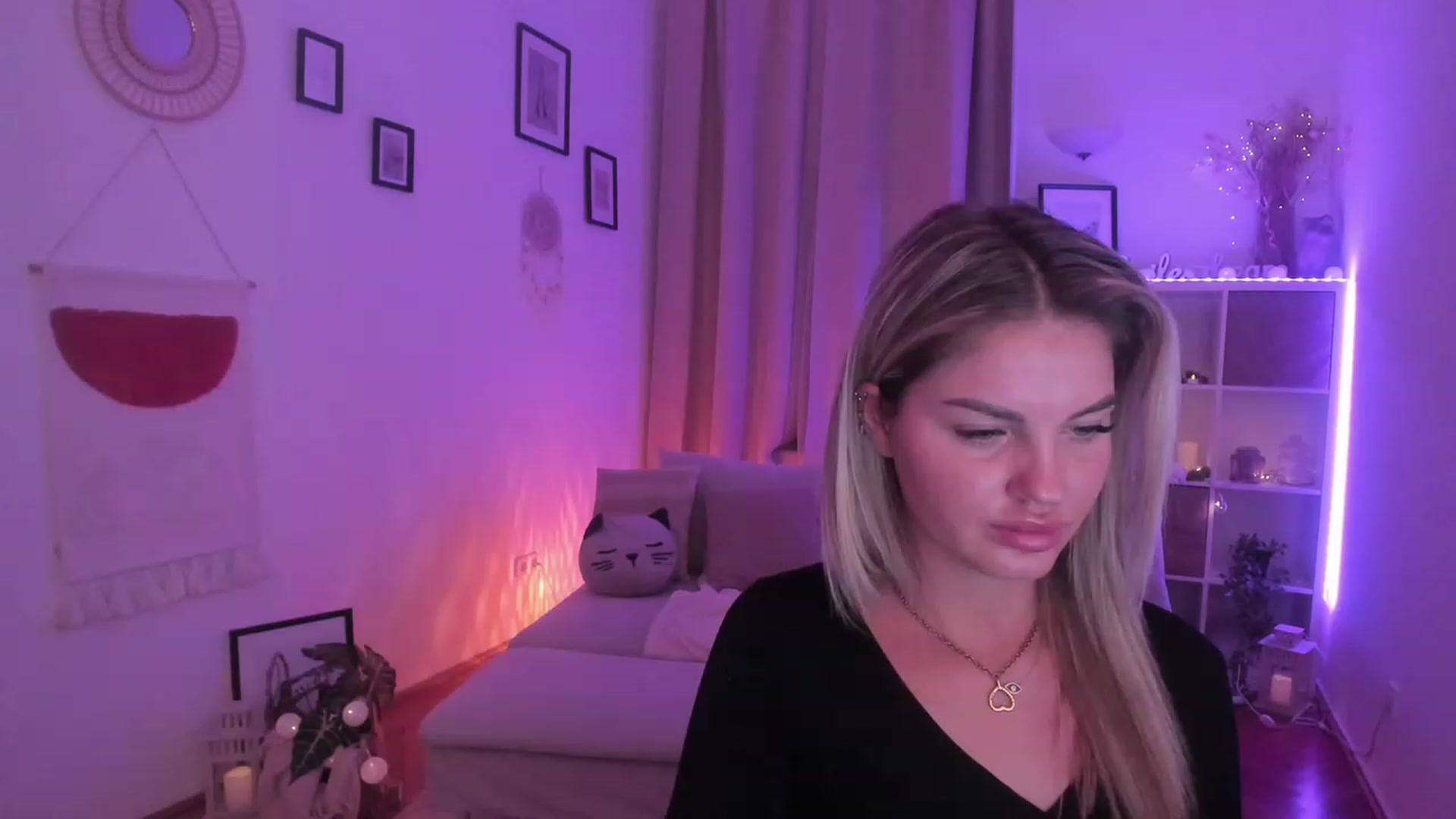 Gallery image thumbnail from NiaBlondie's myfreecams stream on, 11/07/2023, 19:27 image 17 of 20