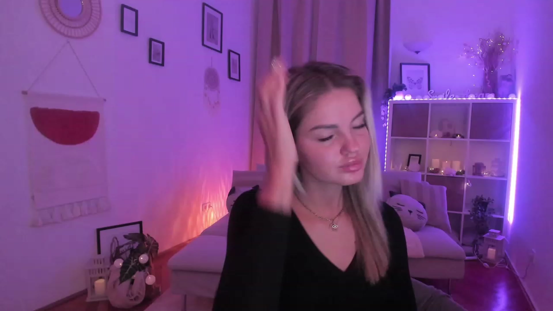 Gallery image thumbnail from NiaBlondie's myfreecams stream on, 11/07/2023, 19:27 image 11 of 20