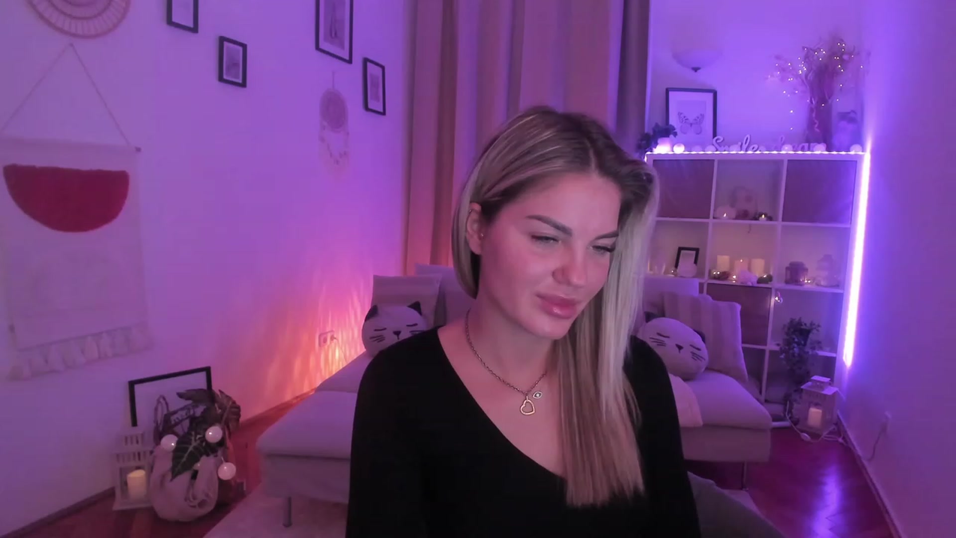 Gallery image thumbnail from NiaBlondie's myfreecams stream on, 11/07/2023, 19:27 image 5 of 20