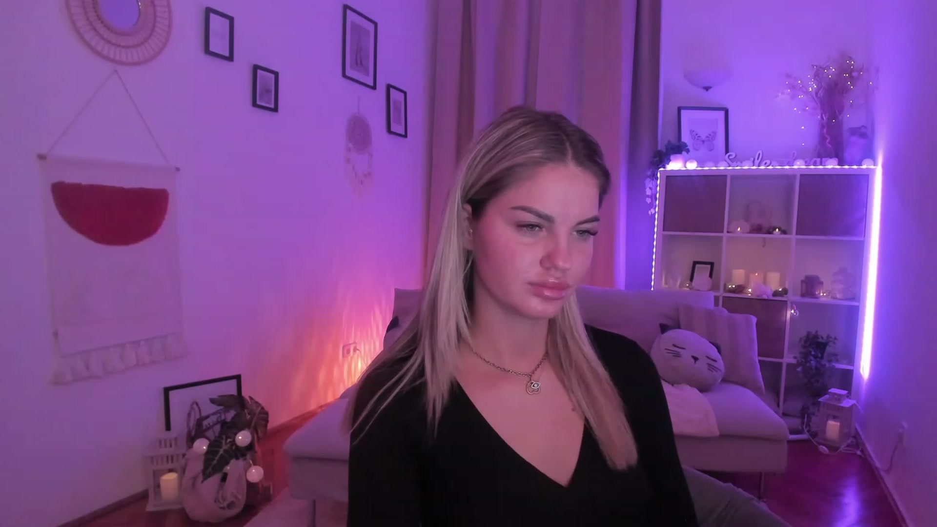 Gallery image thumbnail from NiaBlondie's myfreecams stream on, 11/07/2023, 19:27 image 13 of 20